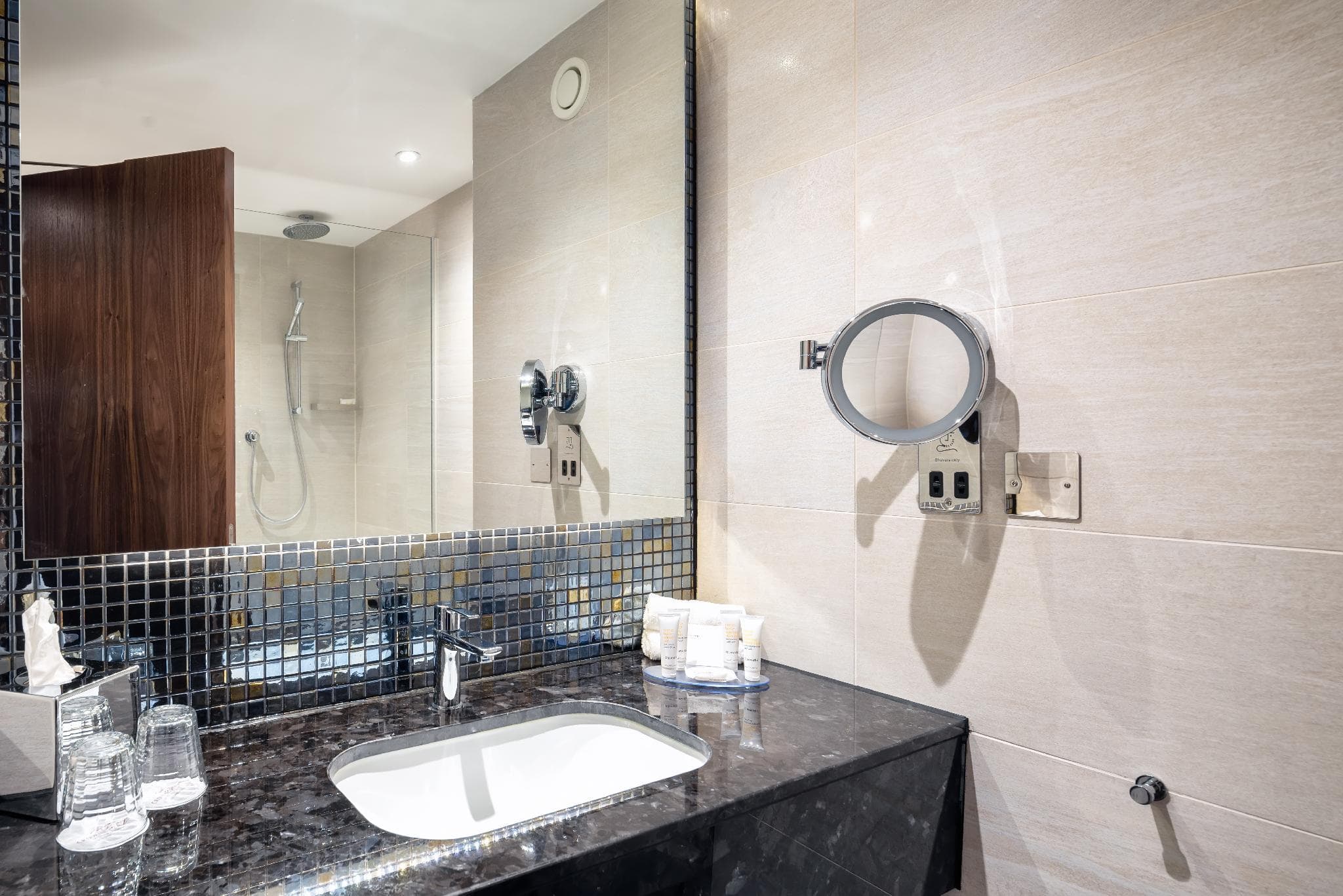 Crowne Plaza London Heathrow T4 By IHG photo 3
