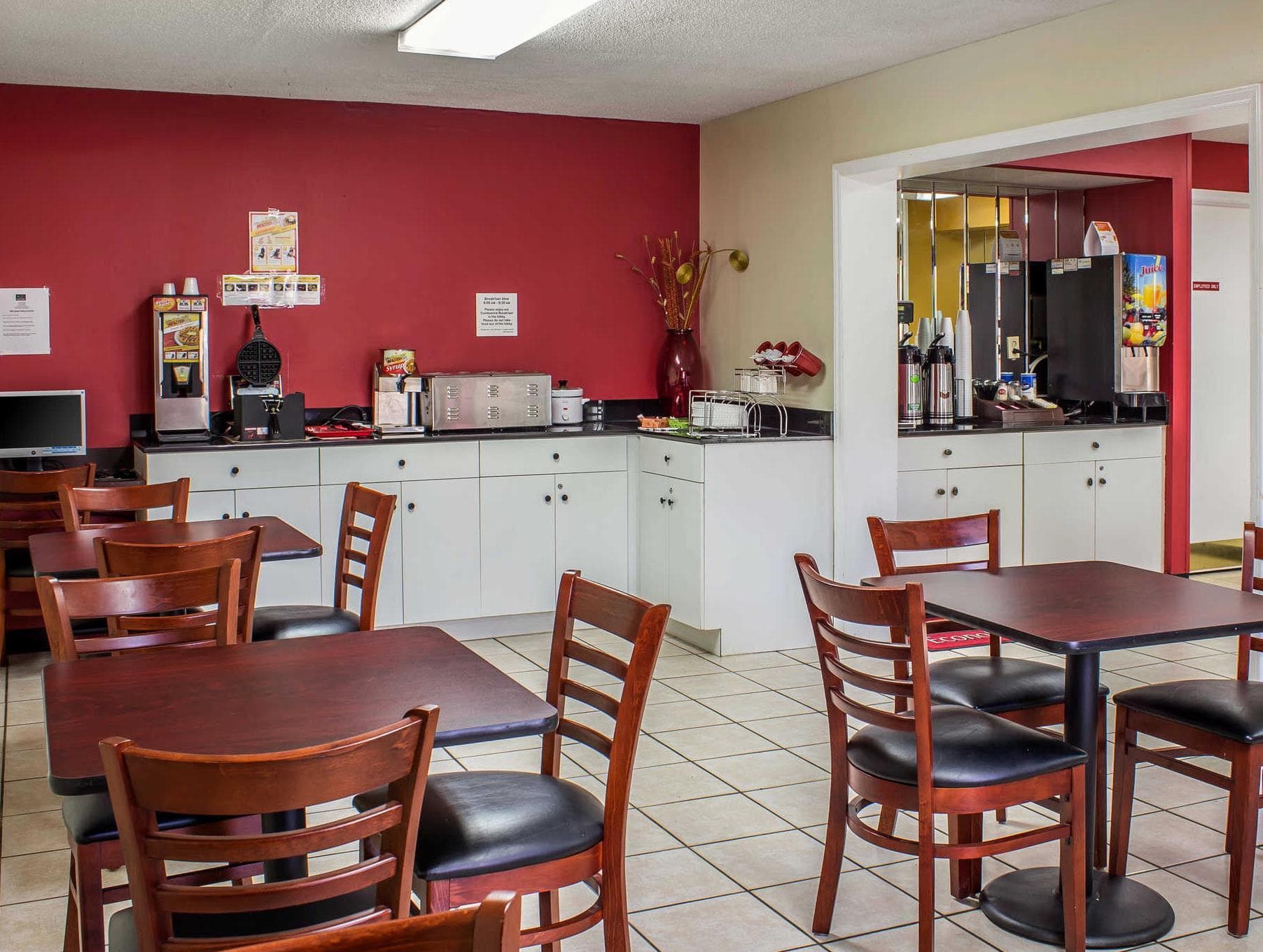 Econo Lodge Research Triangle Park photo 4