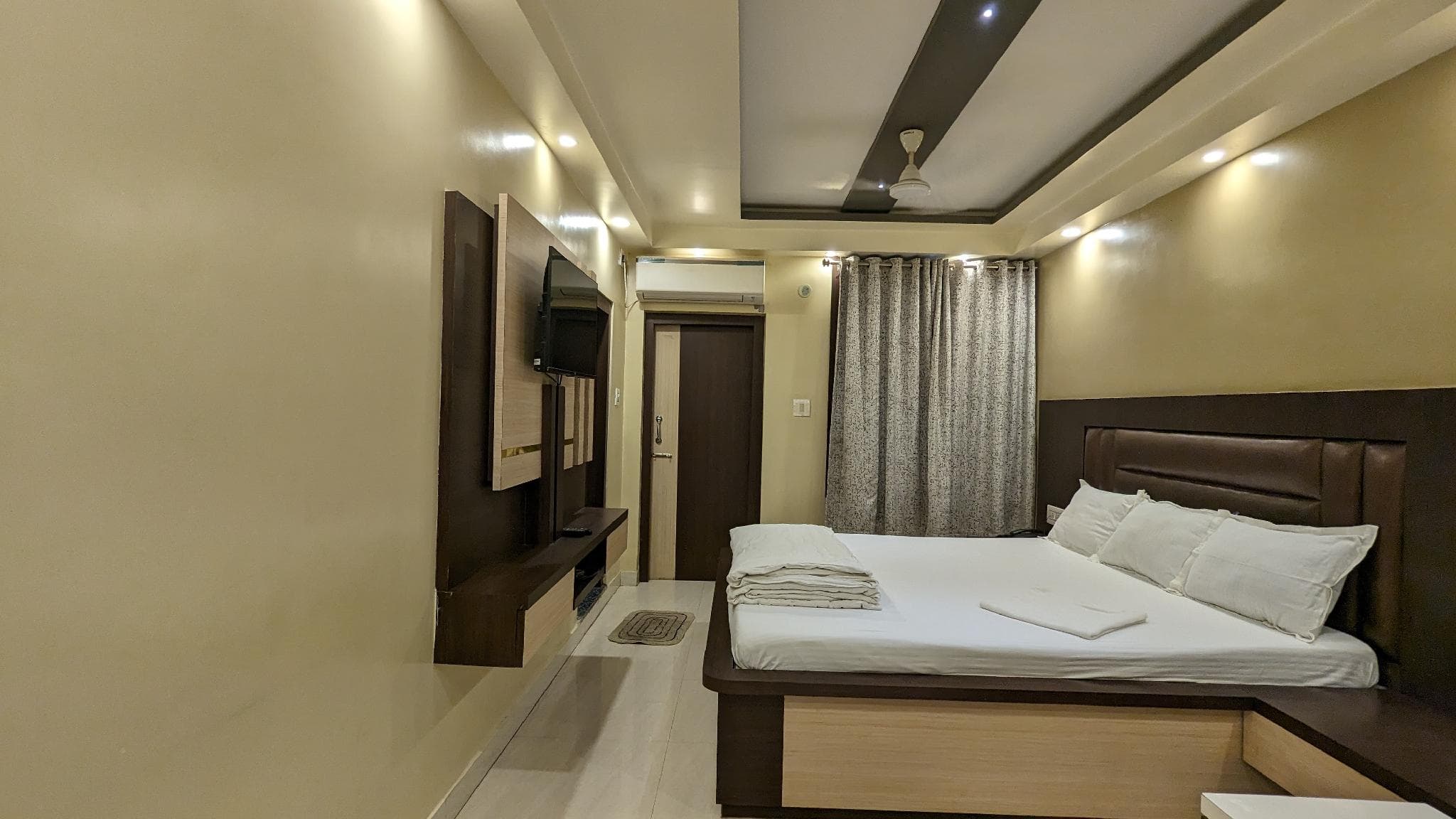 Hotel Binapani Deluxe 1 photo 2