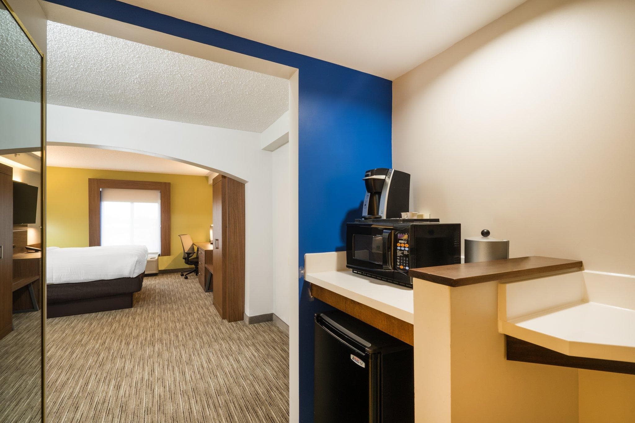 Holiday Inn Express Hotel & Suites Louisville East By IHG photo 2