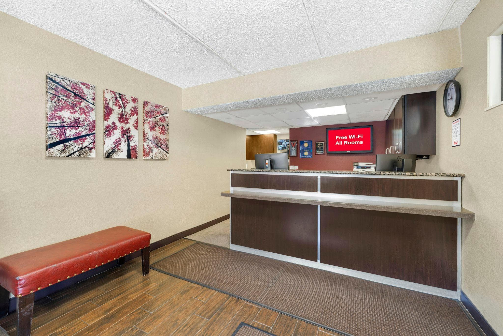 Red Roof Inn Buffalo - Niagara Airport photo 4