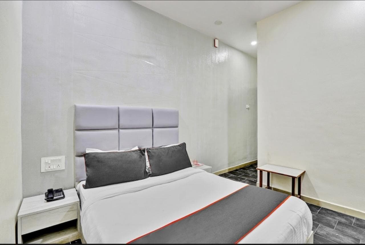 Hotel Unicorn, Surat photo 2