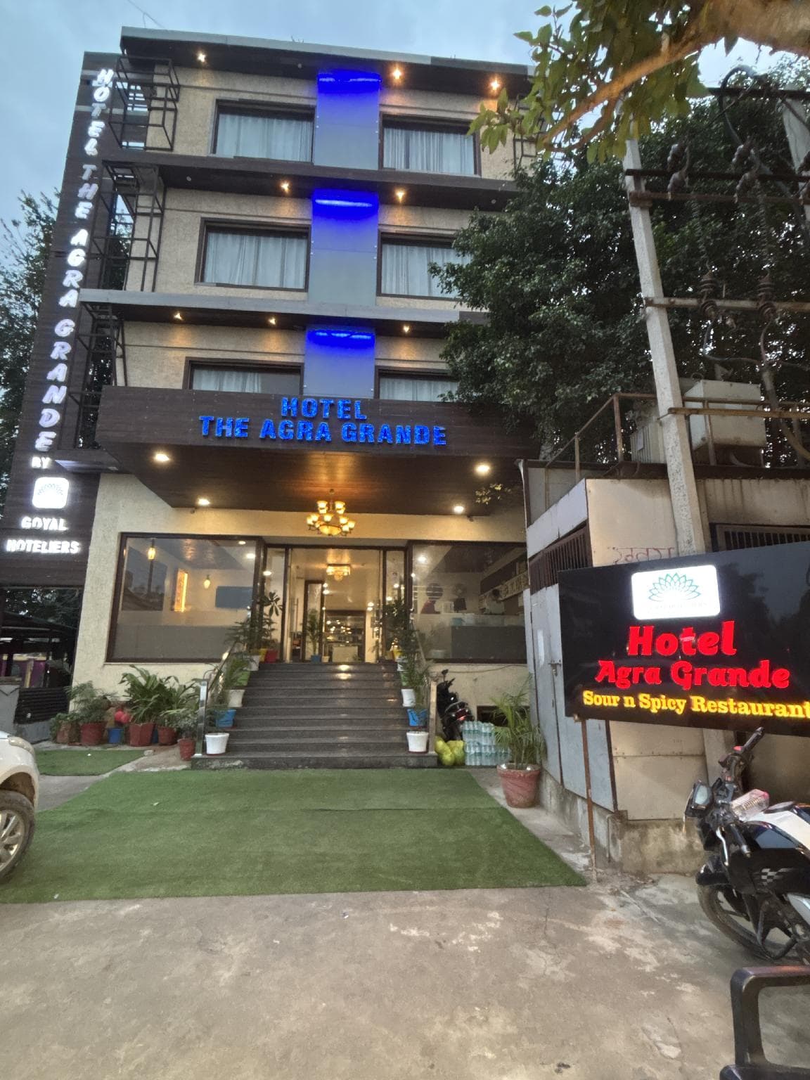 Goyal Hoteliers - Hotel The Agra Grande