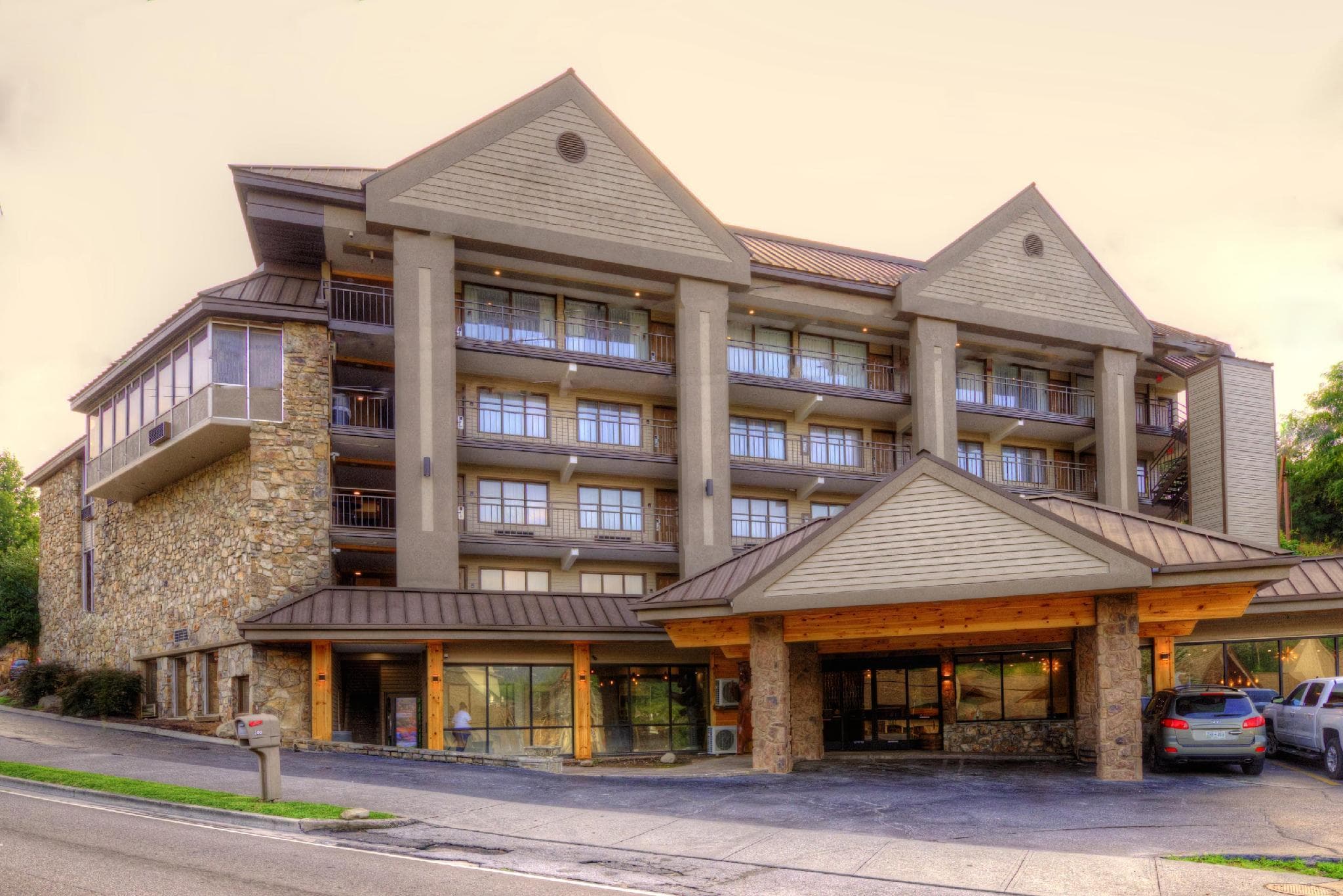 Clarion Pointe Downtown Gatlinburg photo 3