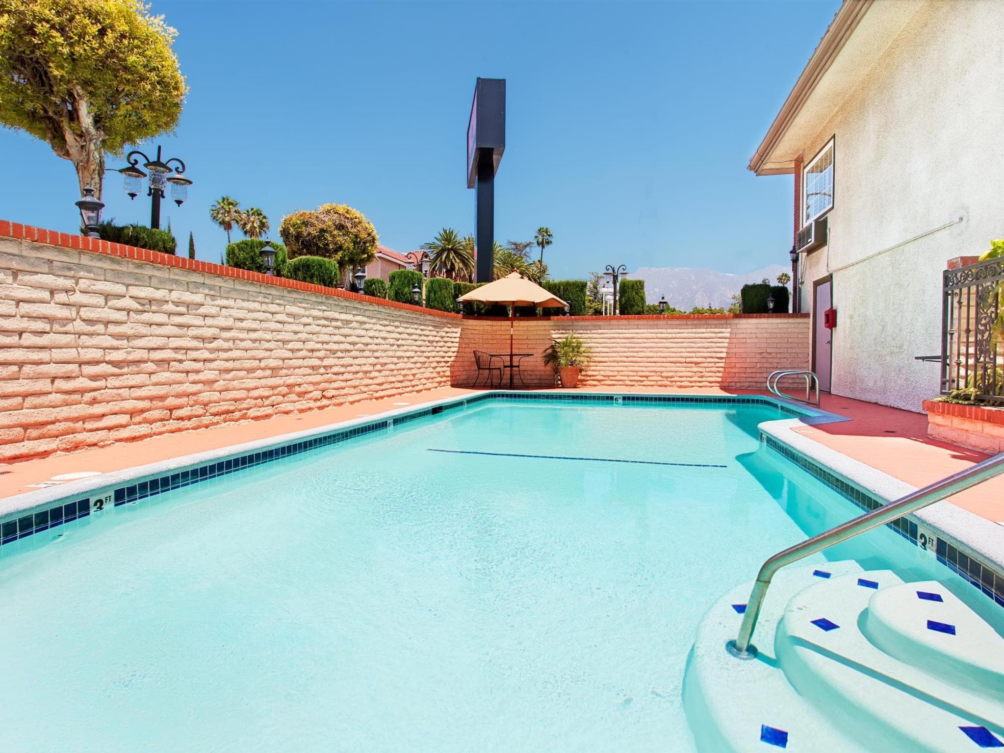 Ramada by Wyndham Pasadena photo 4
