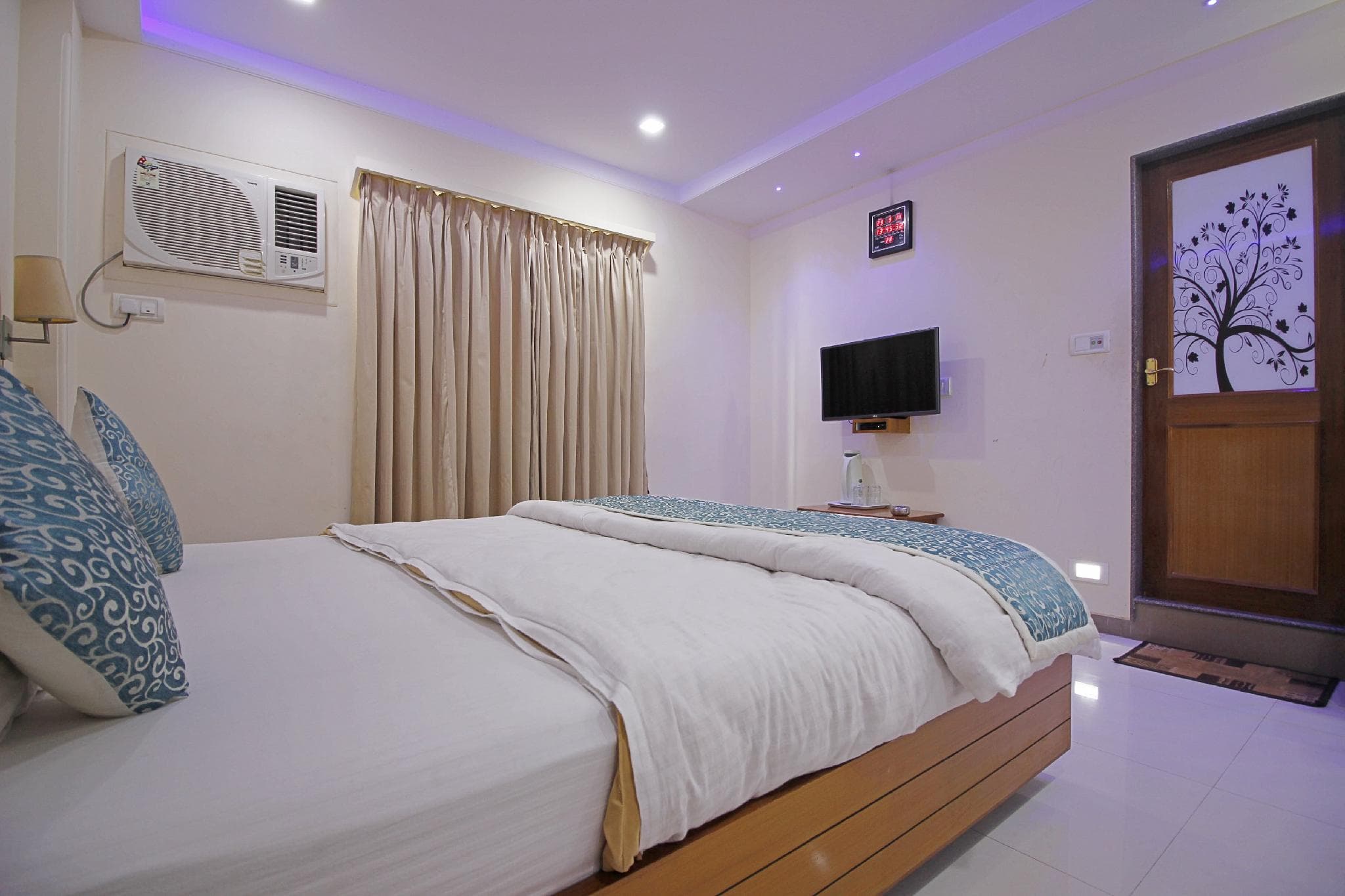 Hotel Sarita photo 2