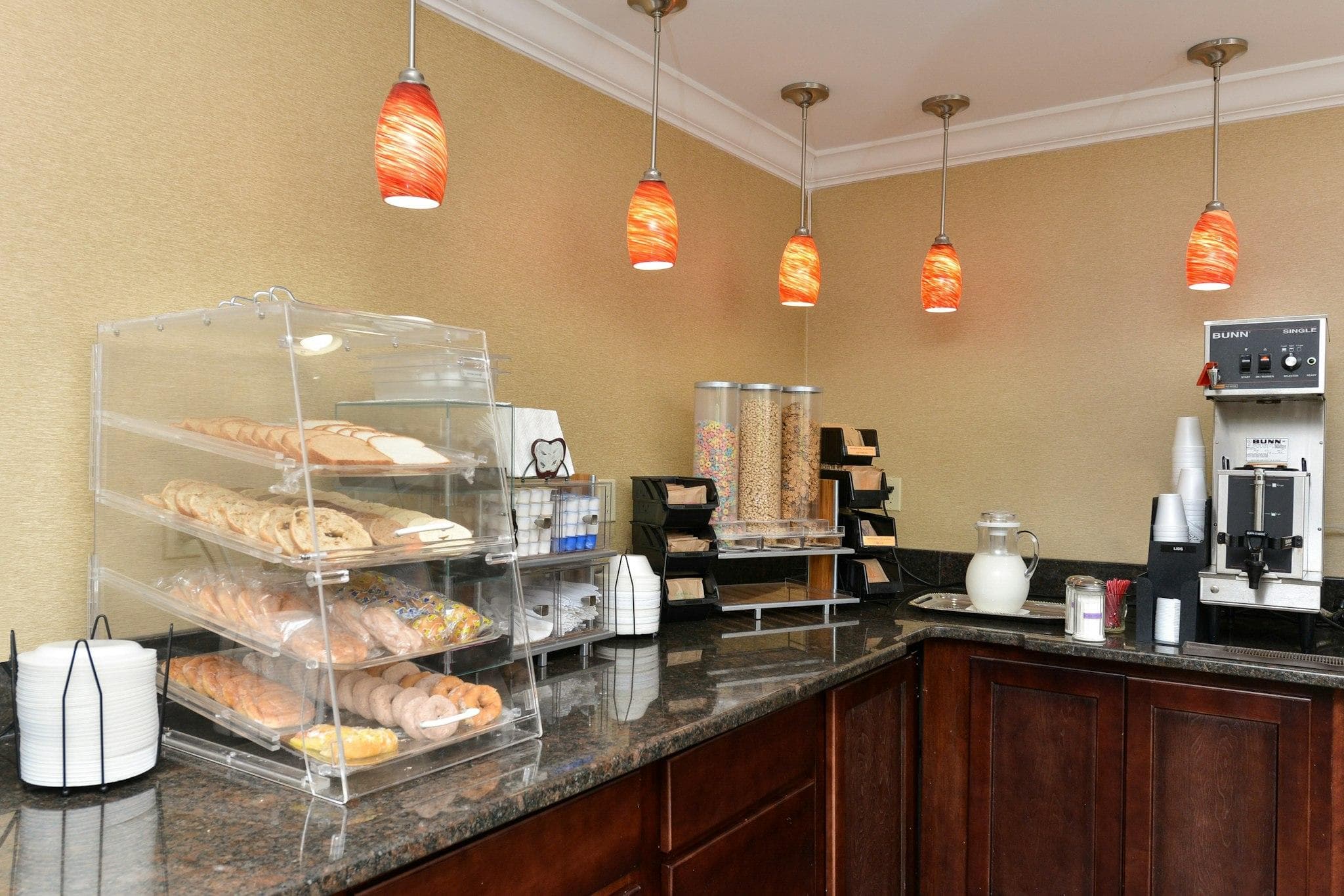 Red Roof Inn Dalton photo 5