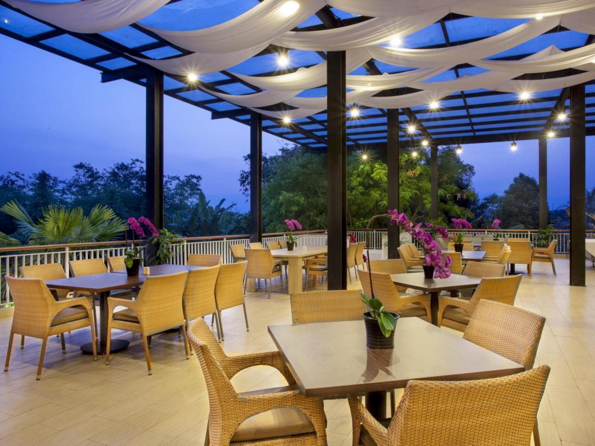 Padjadjaran Suites Resort and Convention photo 3