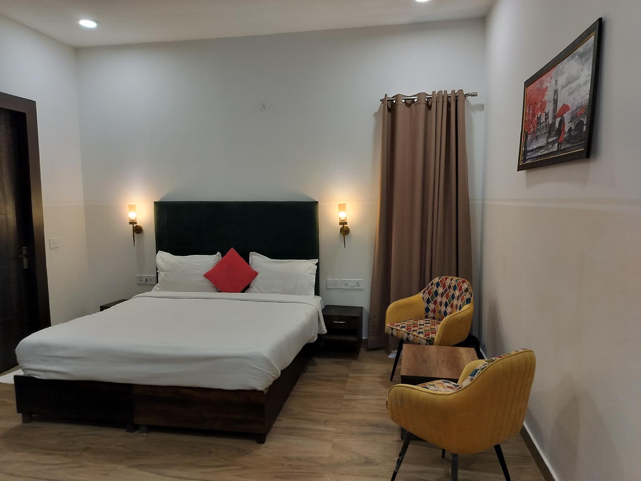 Saffron Inn - Near India Expo Mart photo 2