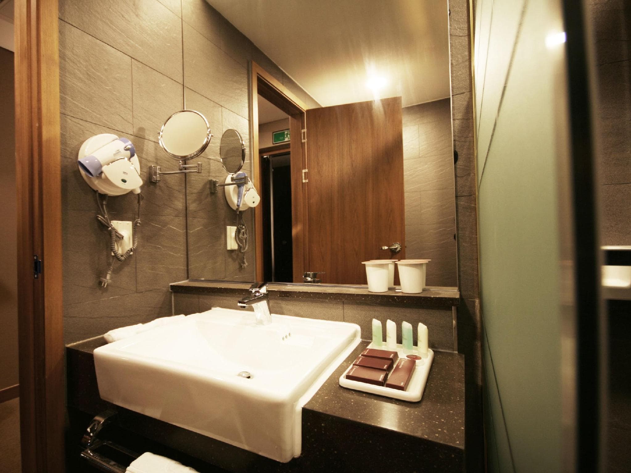 Central Plaza Hotel photo 4