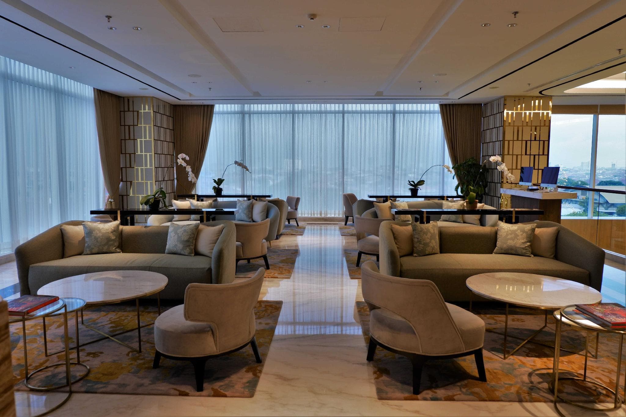 Oakwood Hotel & Residence Surabaya photo 4