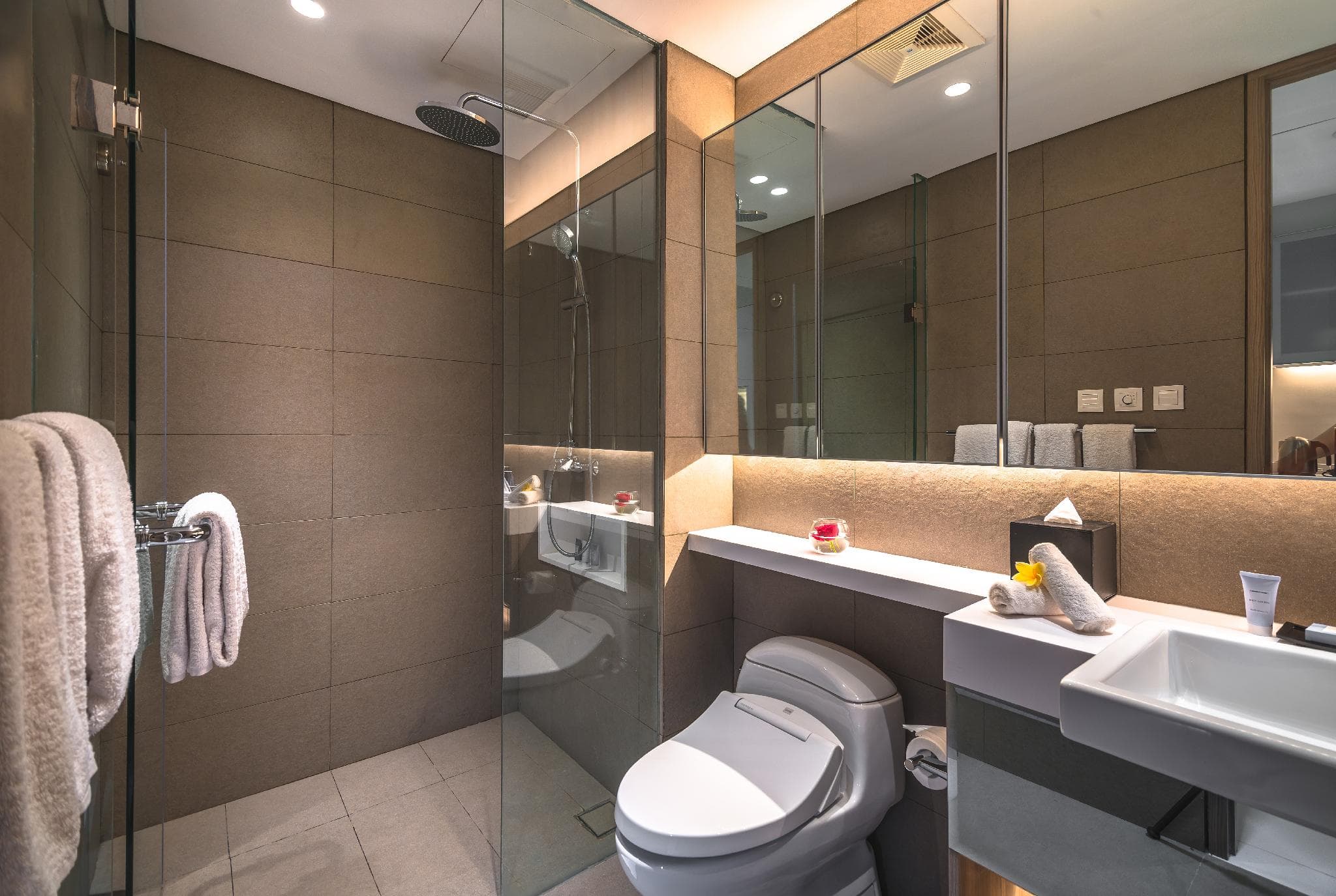 Oakwood Hotel & Residence Surabaya photo 2