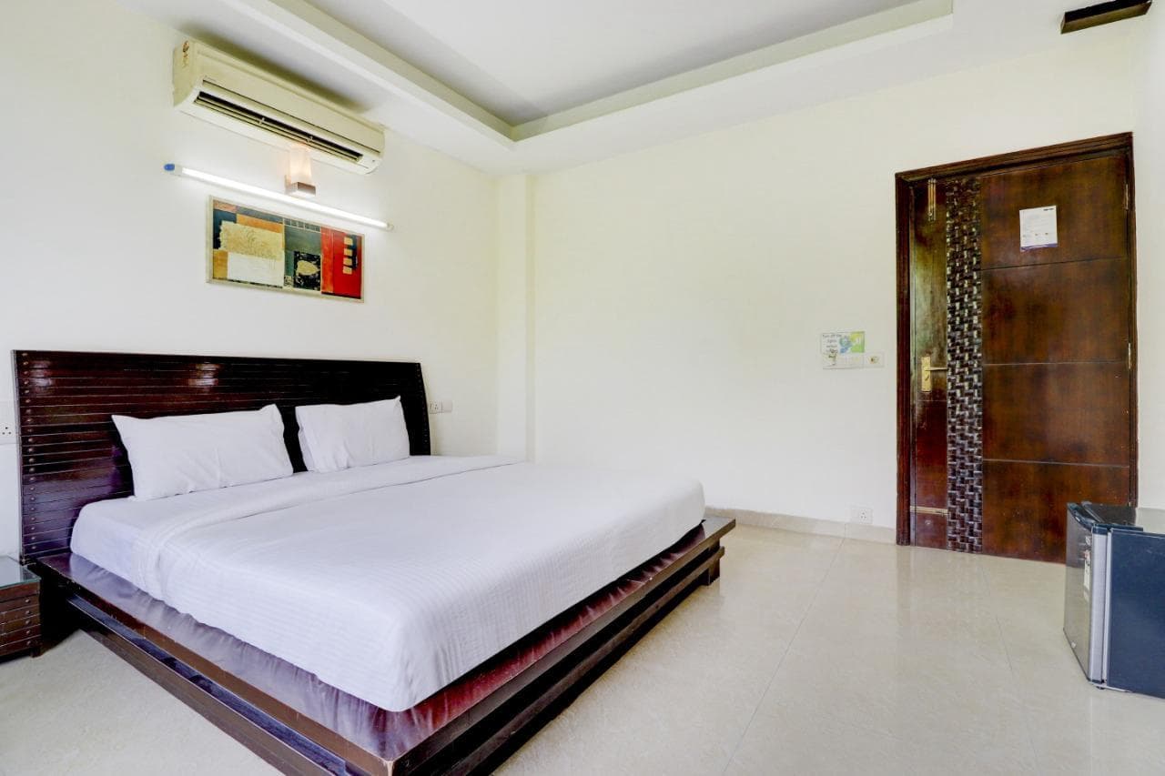 Blue Moon Residency Hotel & Restaurant photo 3