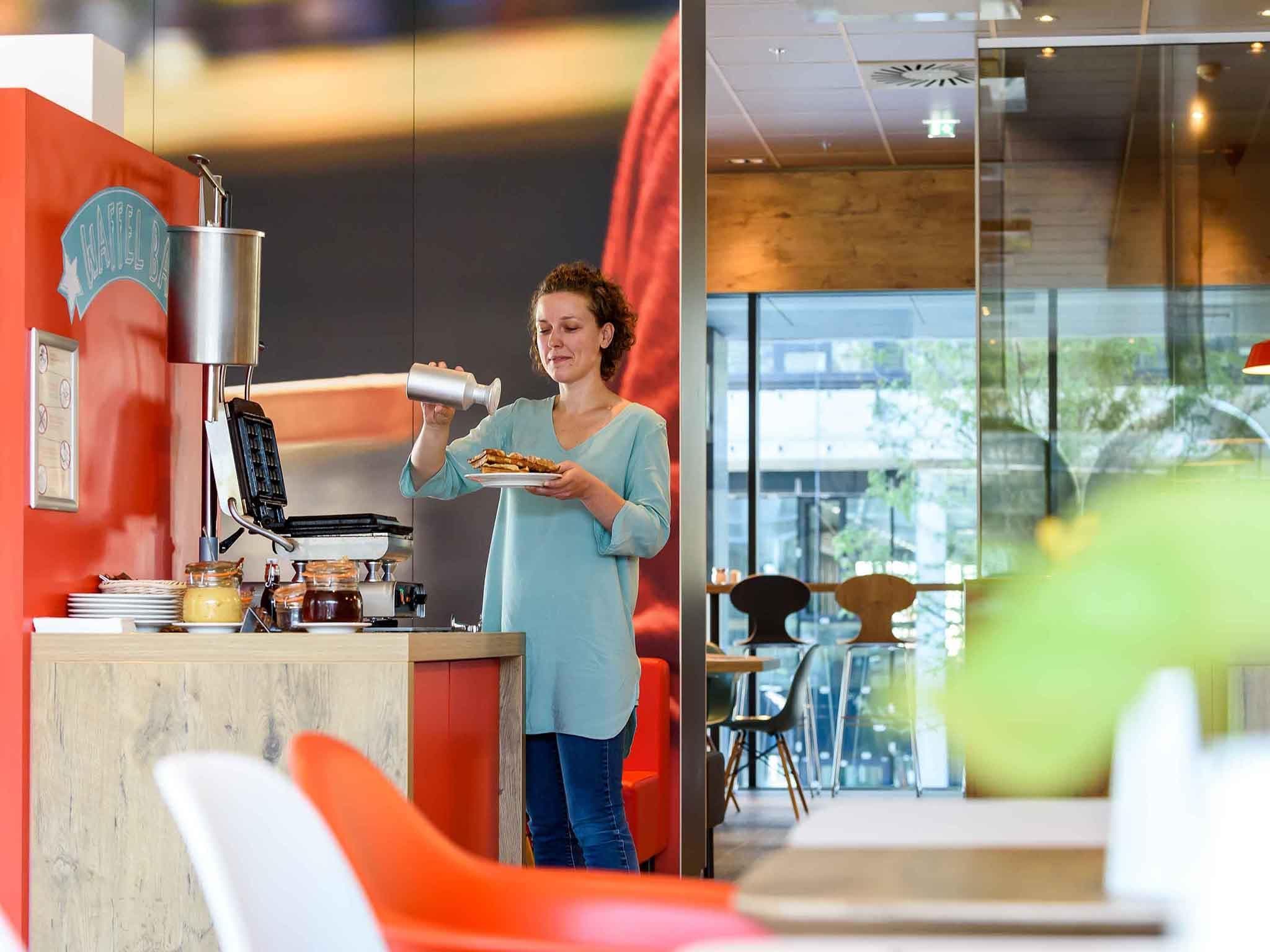 ibis Wien Hauptbahnhof photo 3
