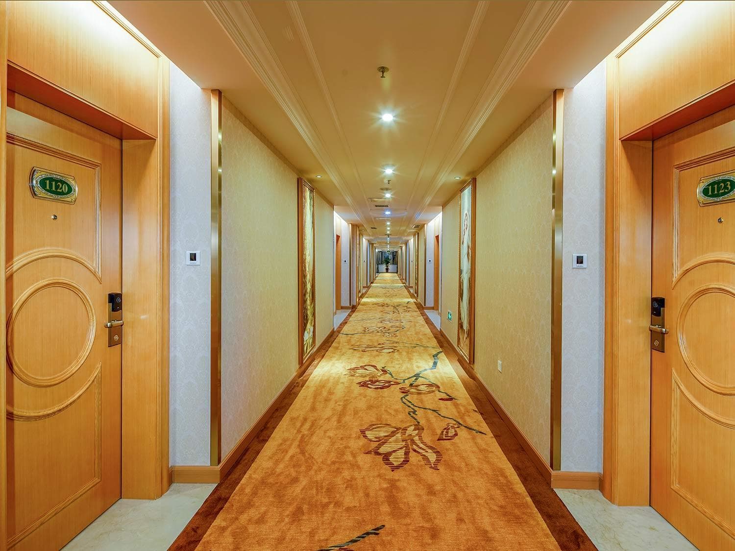 Vienna Hotel Chengdu Wenjiang Zhujiang Plaza Guanghua Park Metro Station