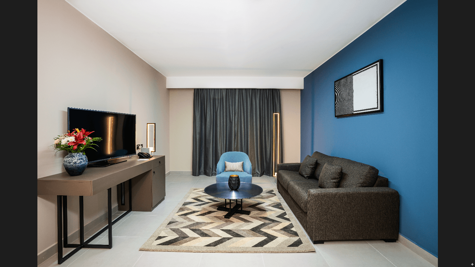 Hotel Holiday International photo 2