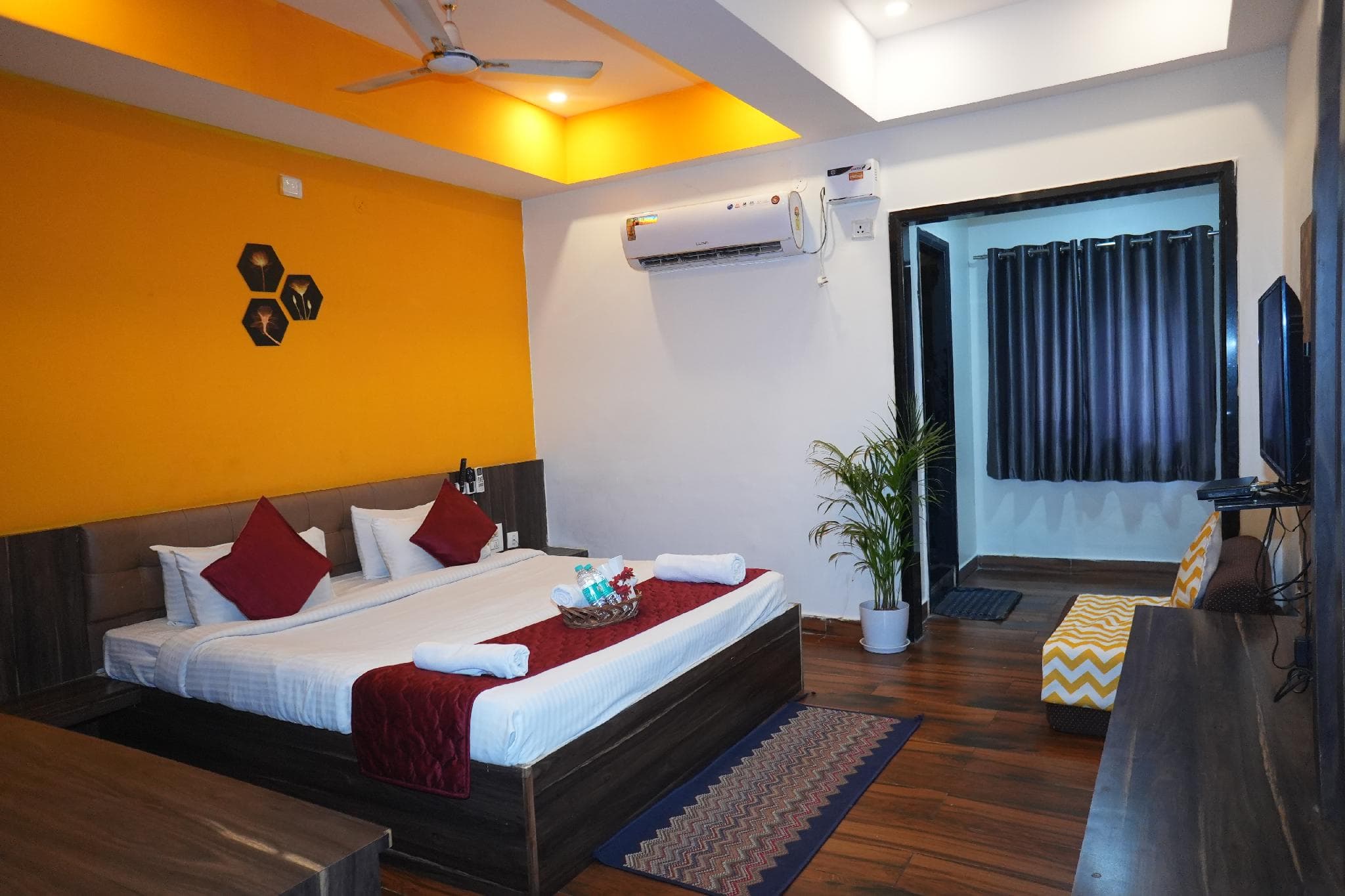 Hotel Sriveda photo 2