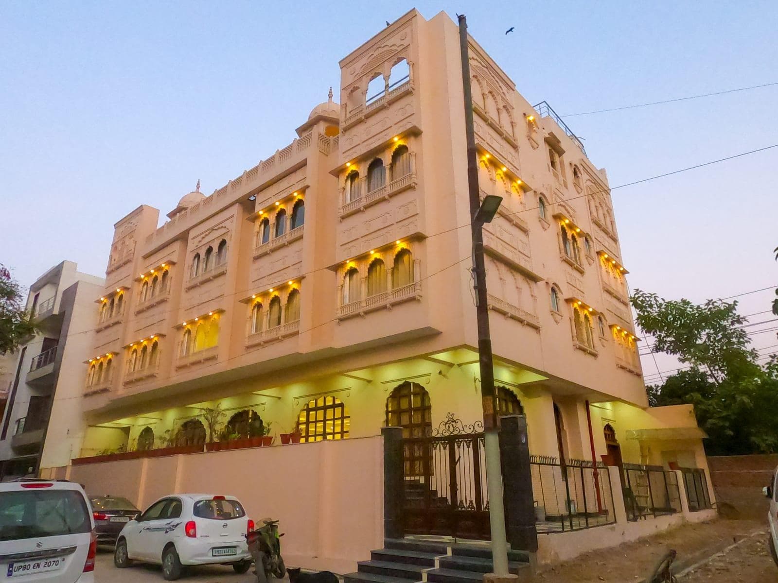 The Taj Vista Agra - Walking distance to Taj Mahal