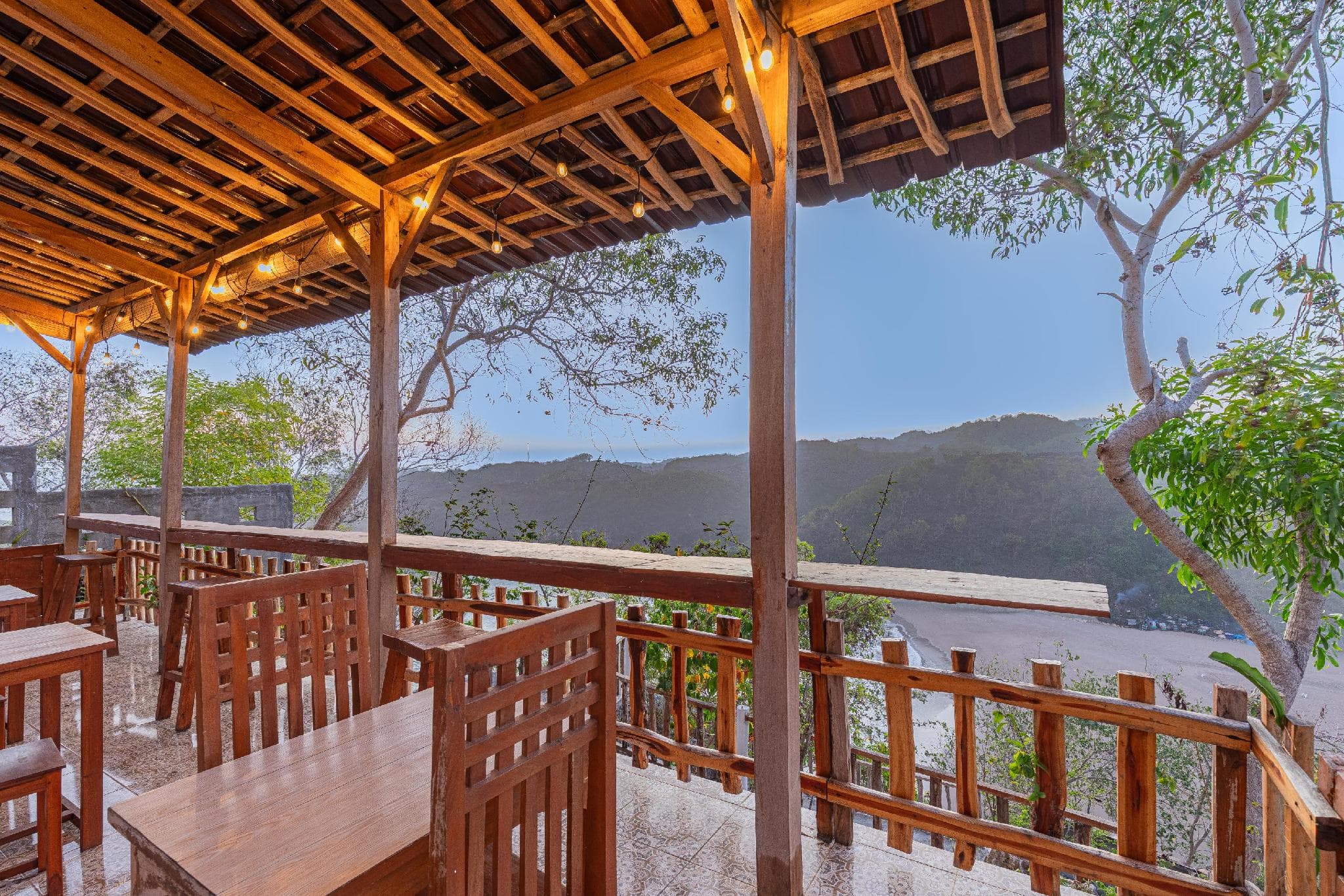 Baron Beach Bungalow photo 4