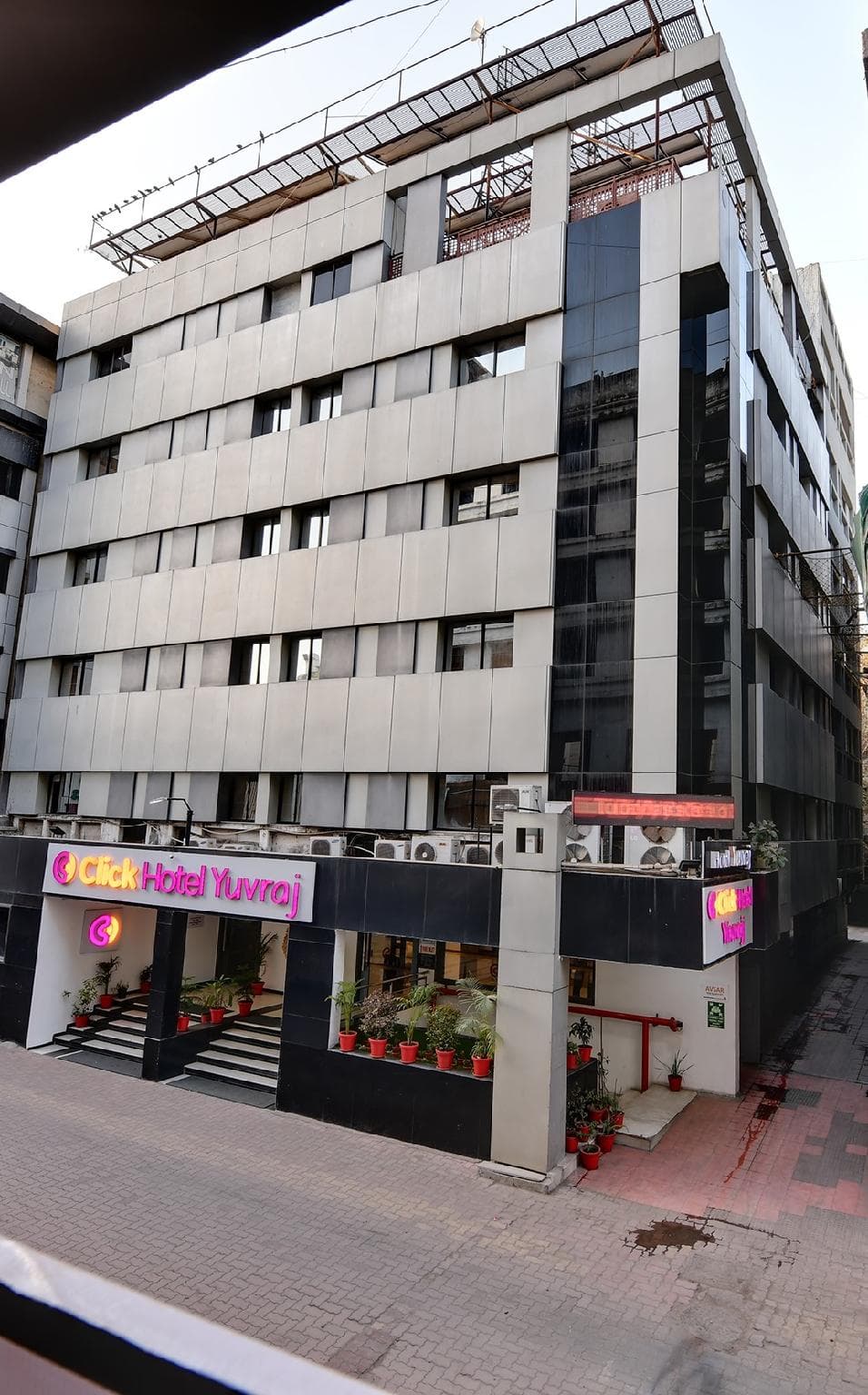 Click Hotel Yuvraj photo 3