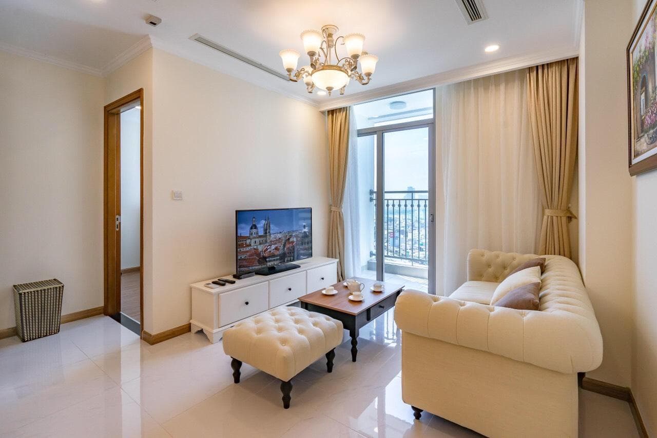Somi Luxstay LP photo 2