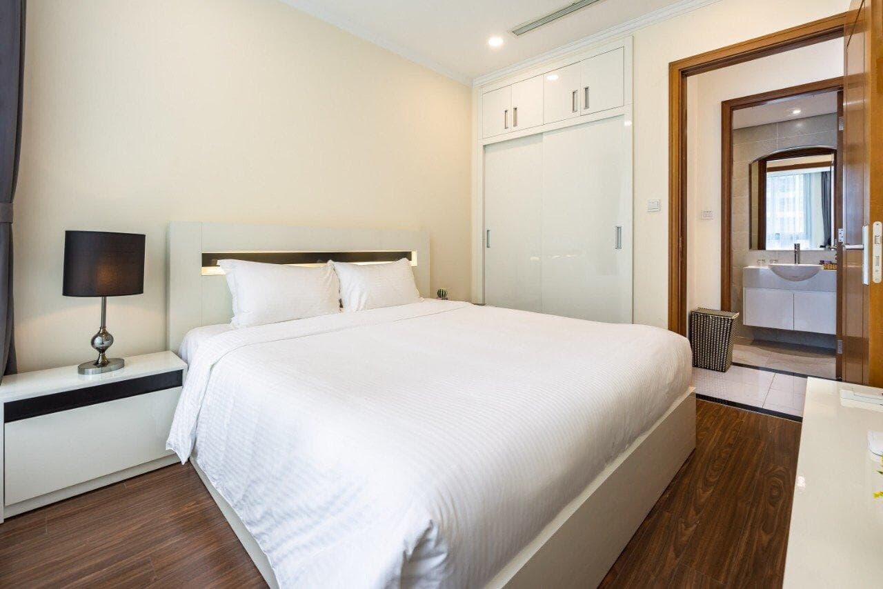 Somi Luxstay LP photo 5