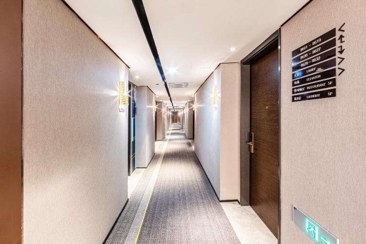 Home Inn Plus Qingdao May Fourth Square Metro Station Municipal Government photo 4