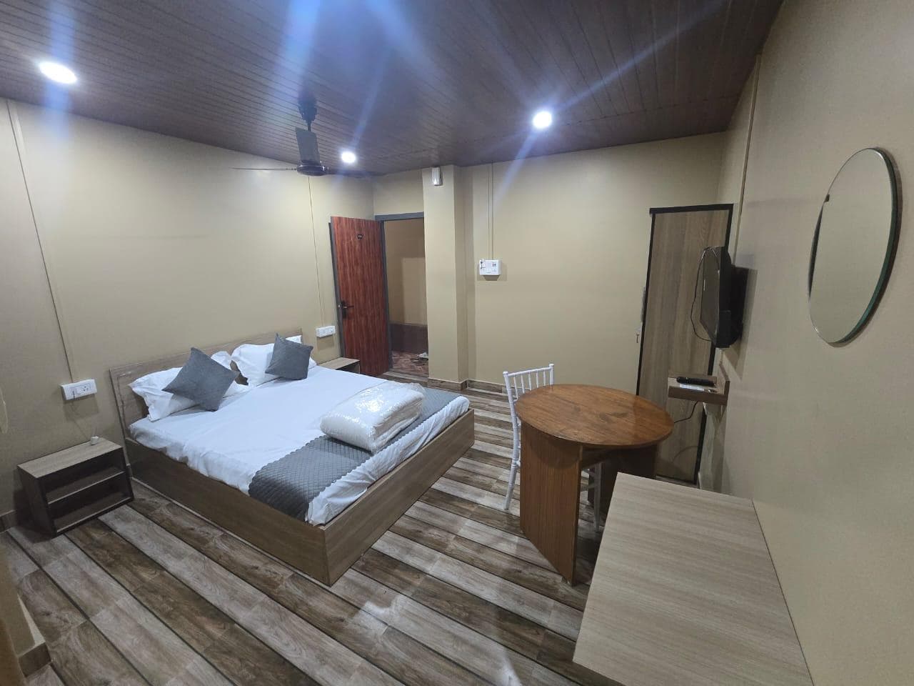Hotel Pohor Regency 10 minutes travel to Kamakhya Temple. photo 2