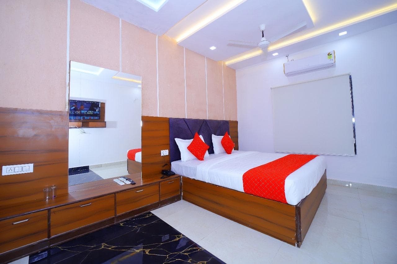 Hotel white town photo 2