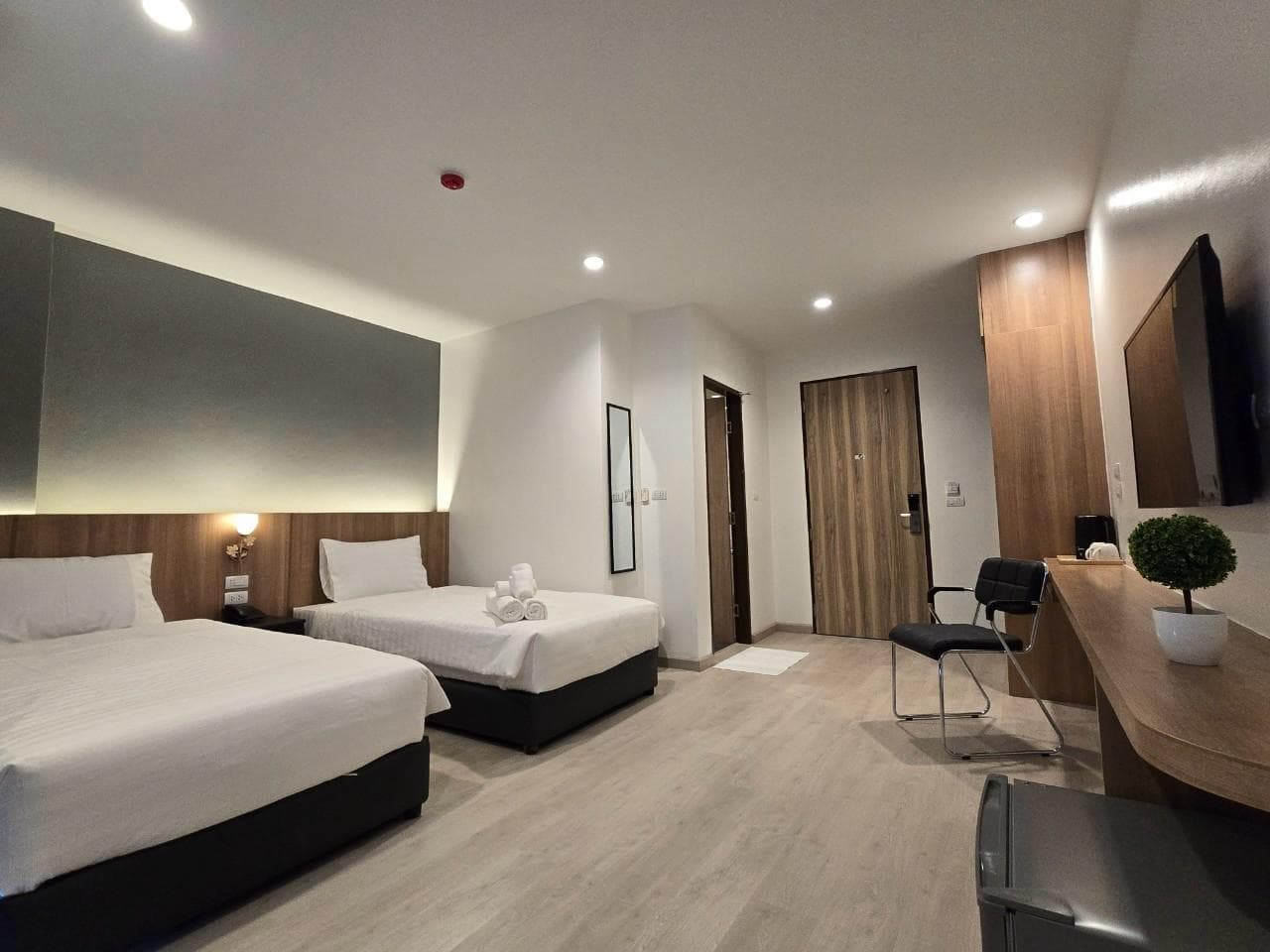 Manee Mantra Hotel, Kanchanaburi photo 2
