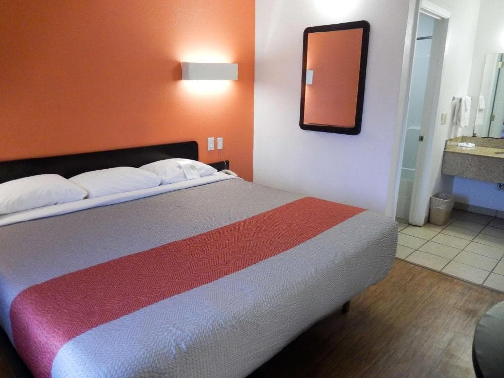 Motel 6 Clute, TX photo 2