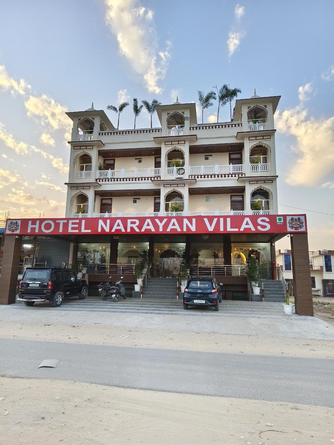 HOTEL NARAYAN VILAS