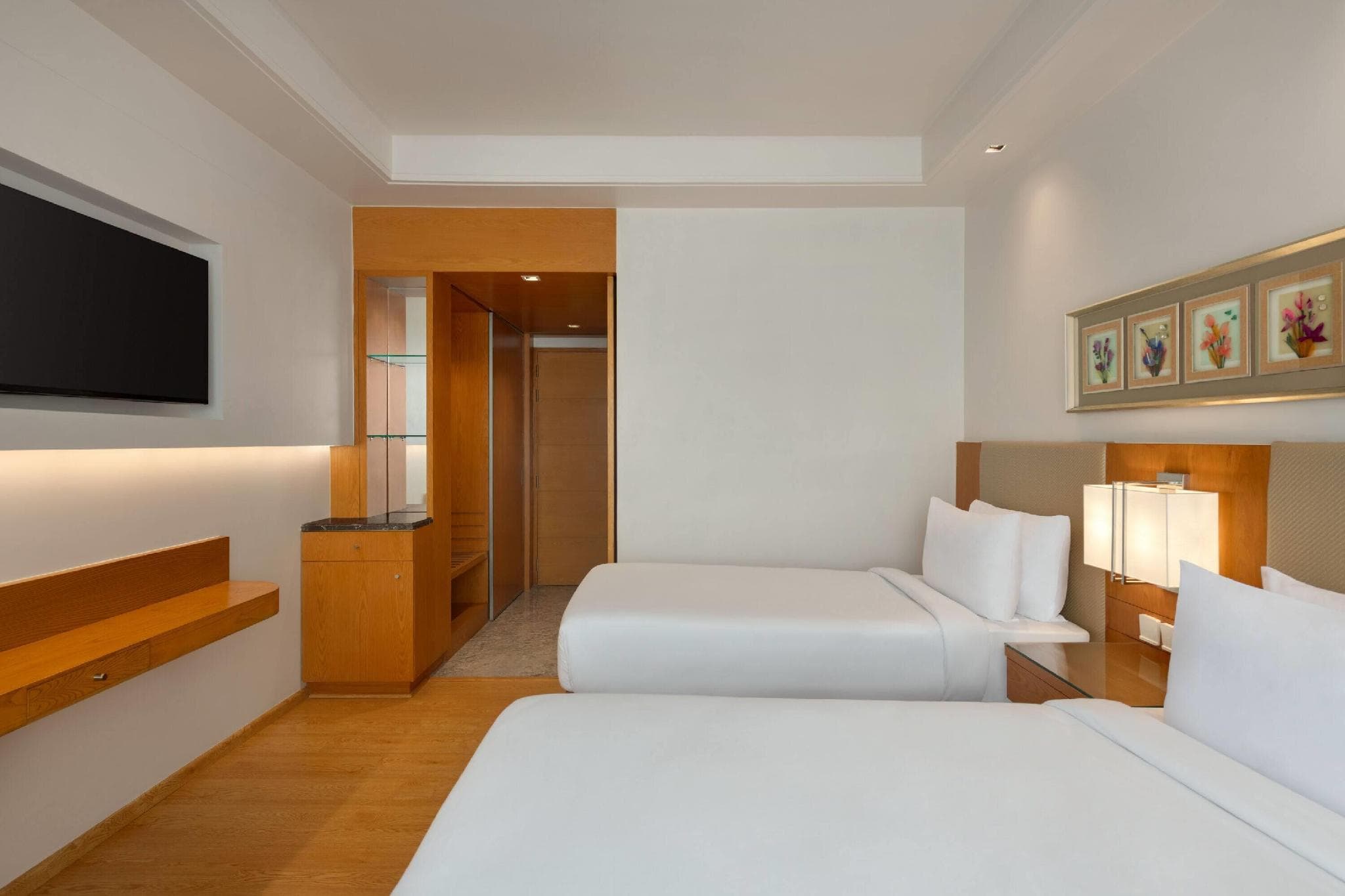 Ramada by Wyndham Ghaziabad Vasundhara photo 2