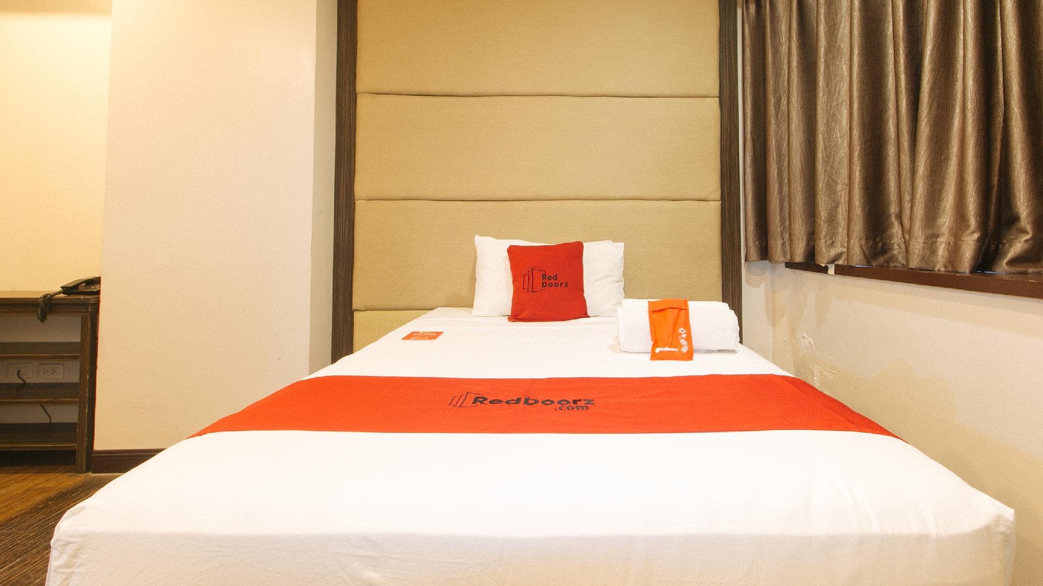 RedDoorz Premium @ West Avenue Quezon City photo 2