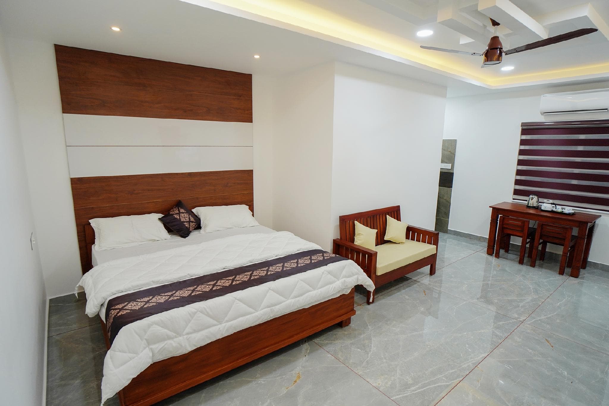 UNIVERSAL RESIDENCY photo 2