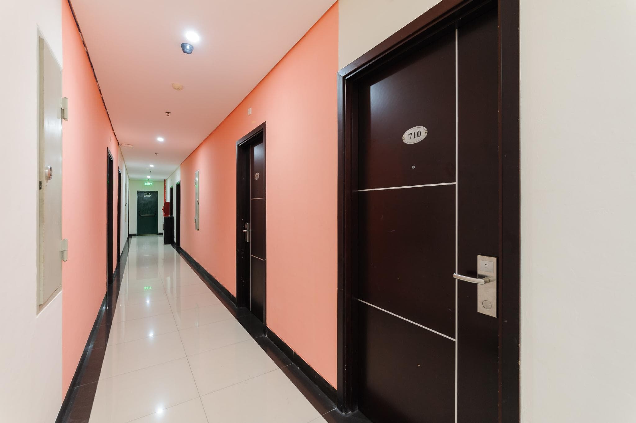 Sans Hotel The Green Bekasi by RedDoorz photo 3