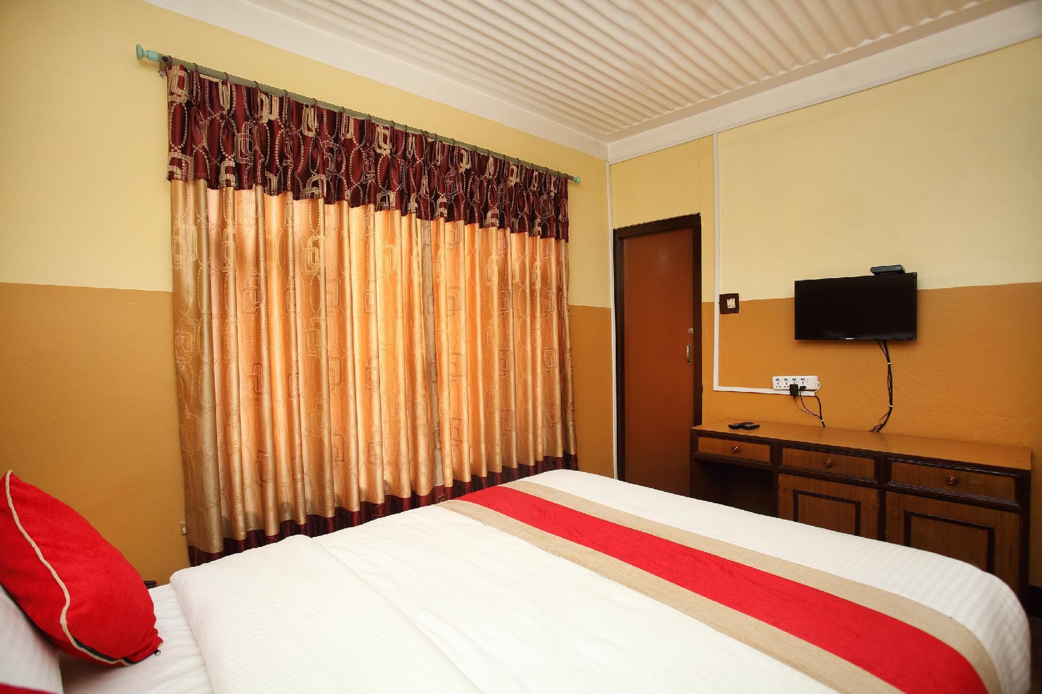 SPOT ON 383 Hotel Himalayan Ashoka photo 3