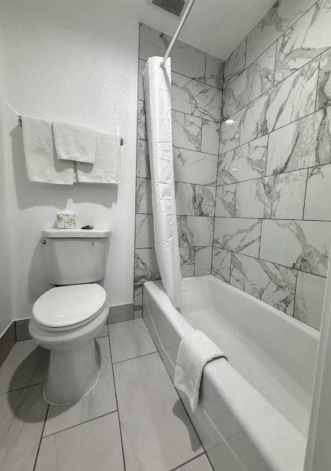 Royale Inn photo 2