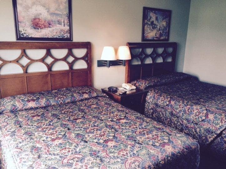 Americas Best Value Inn Gonzales photo 4