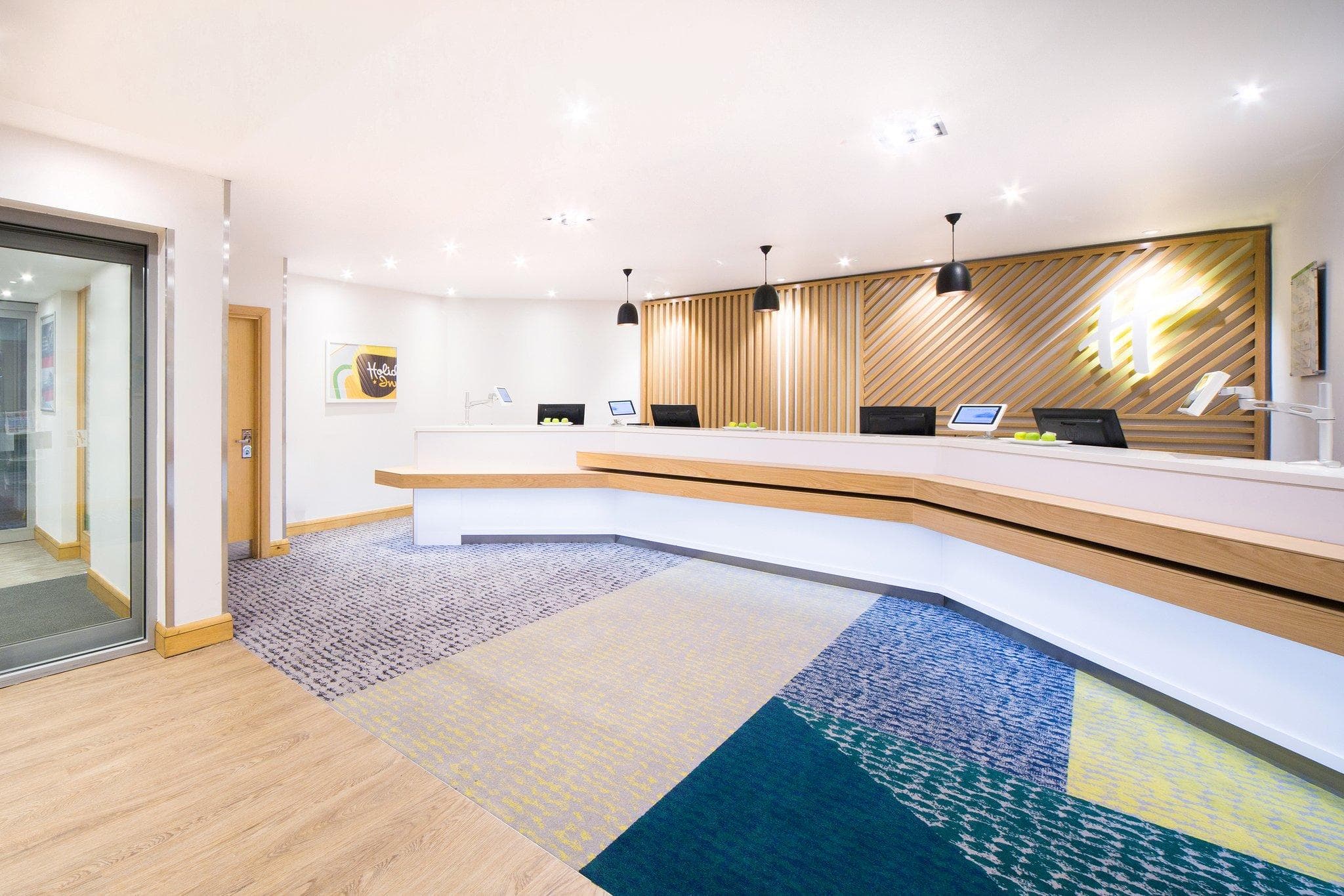 Holiday Inn London - Gatwick Airport By IHG photo 3