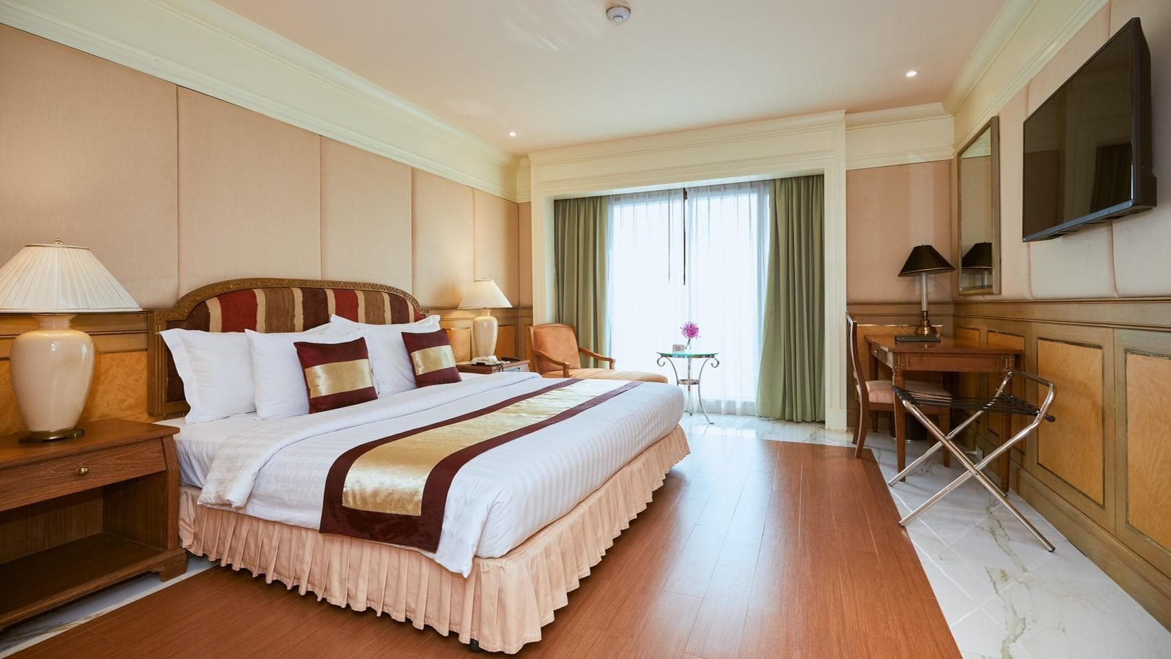 The Royal City Hotel photo 2