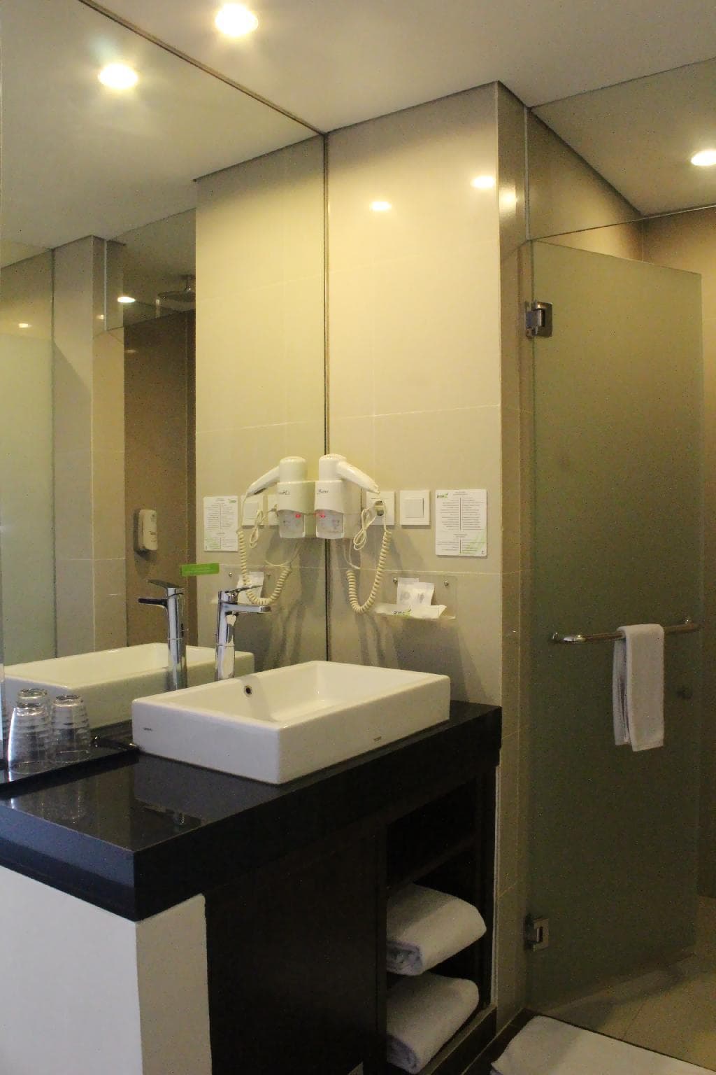 PrimeBiz Hotel Cikarang photo 2