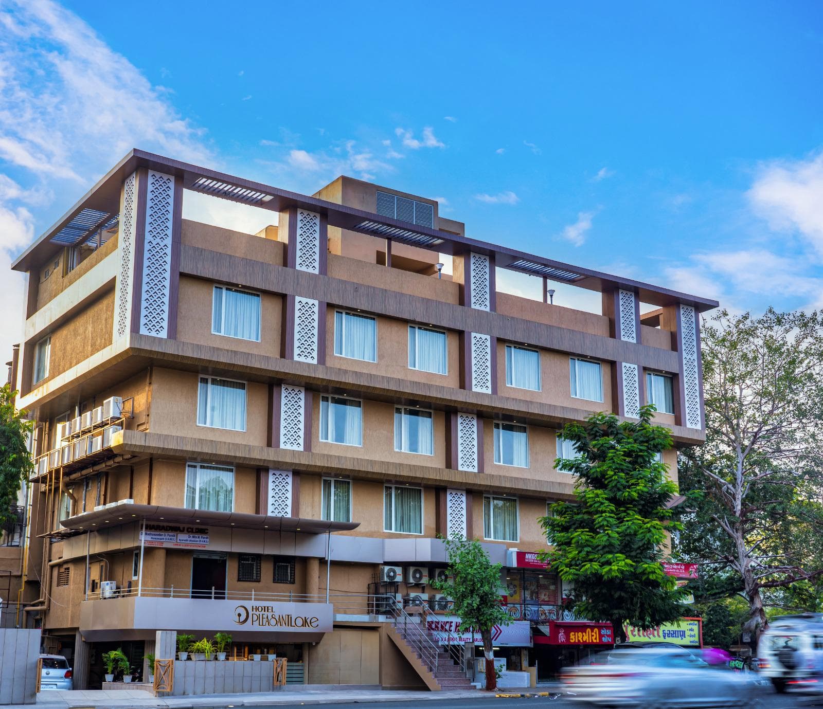 Hotel Pleasant Lake