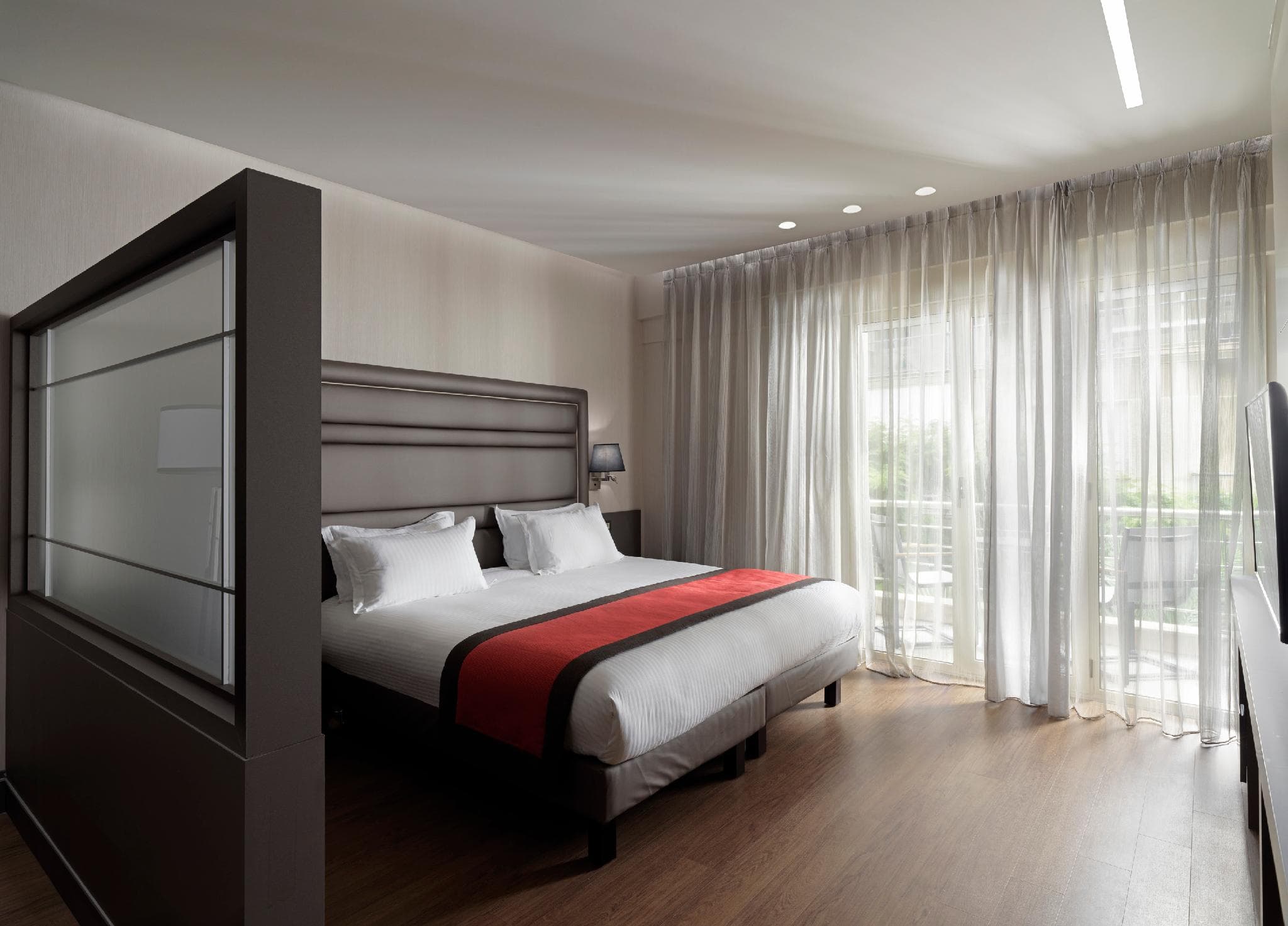 Holiday Suites Hotel