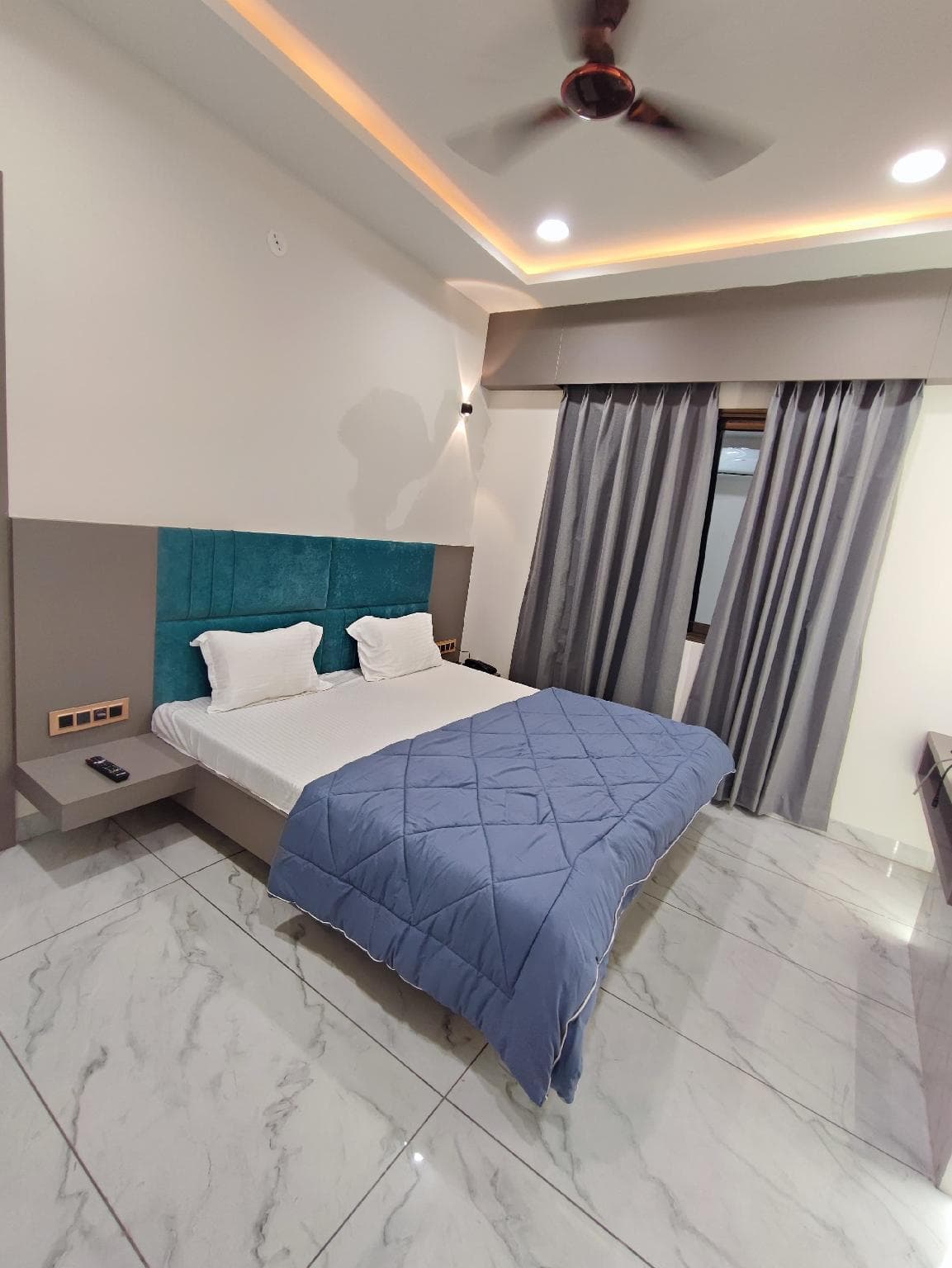 Hotel Divyom photo 2