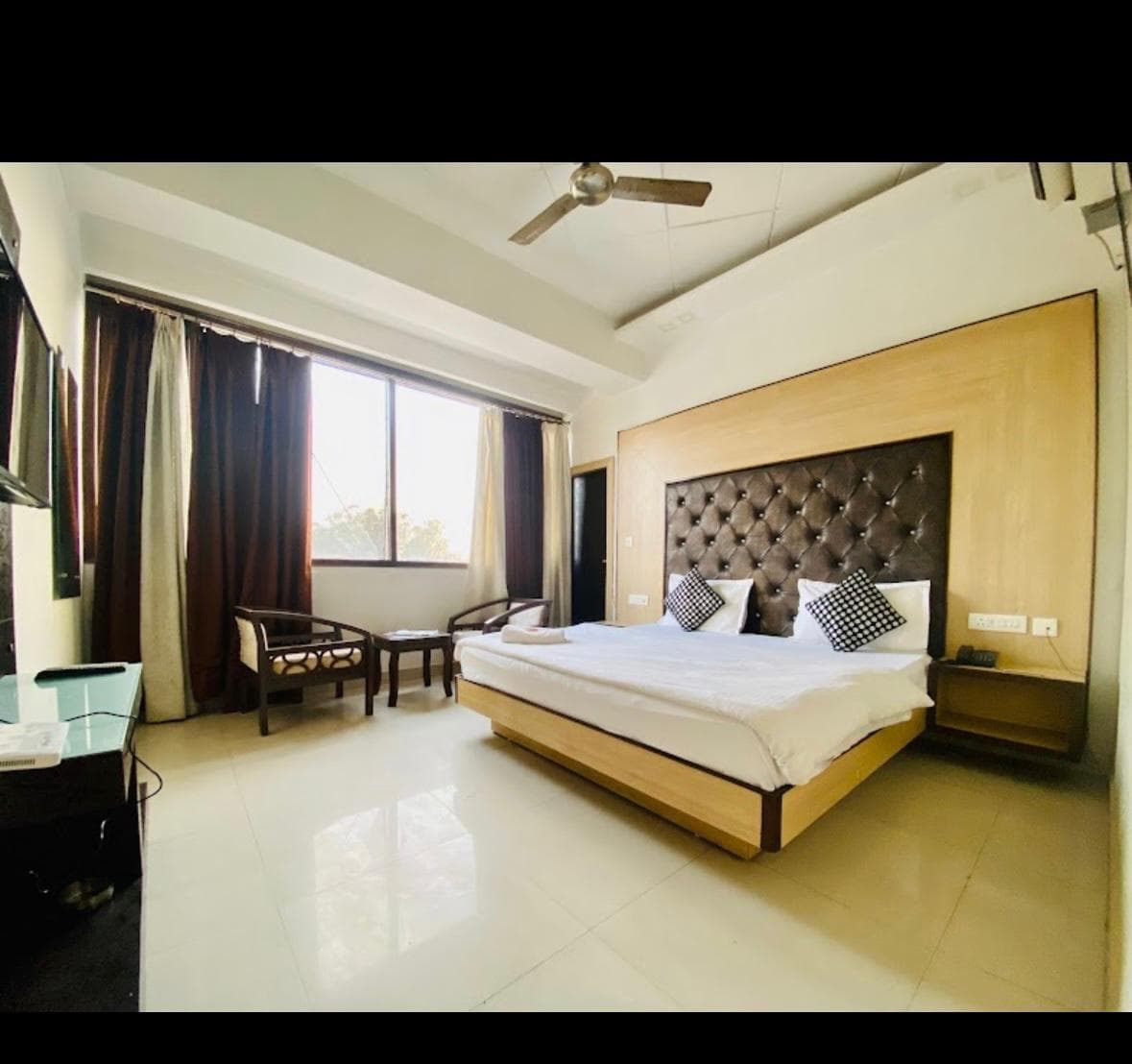 Hotel November, At Zirakpur Bus Stand