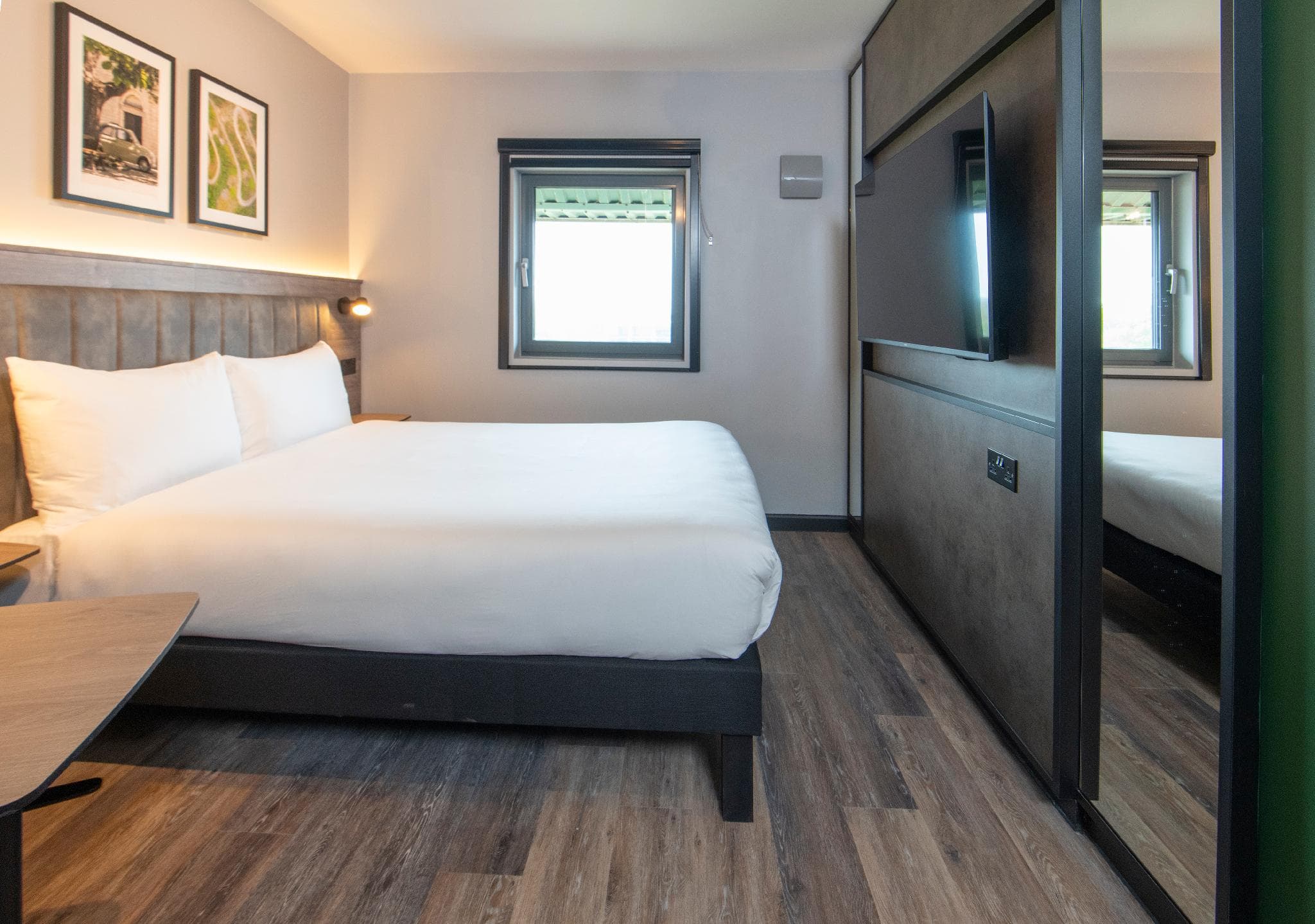 ibis Styles London Gatwick Airport photo 2