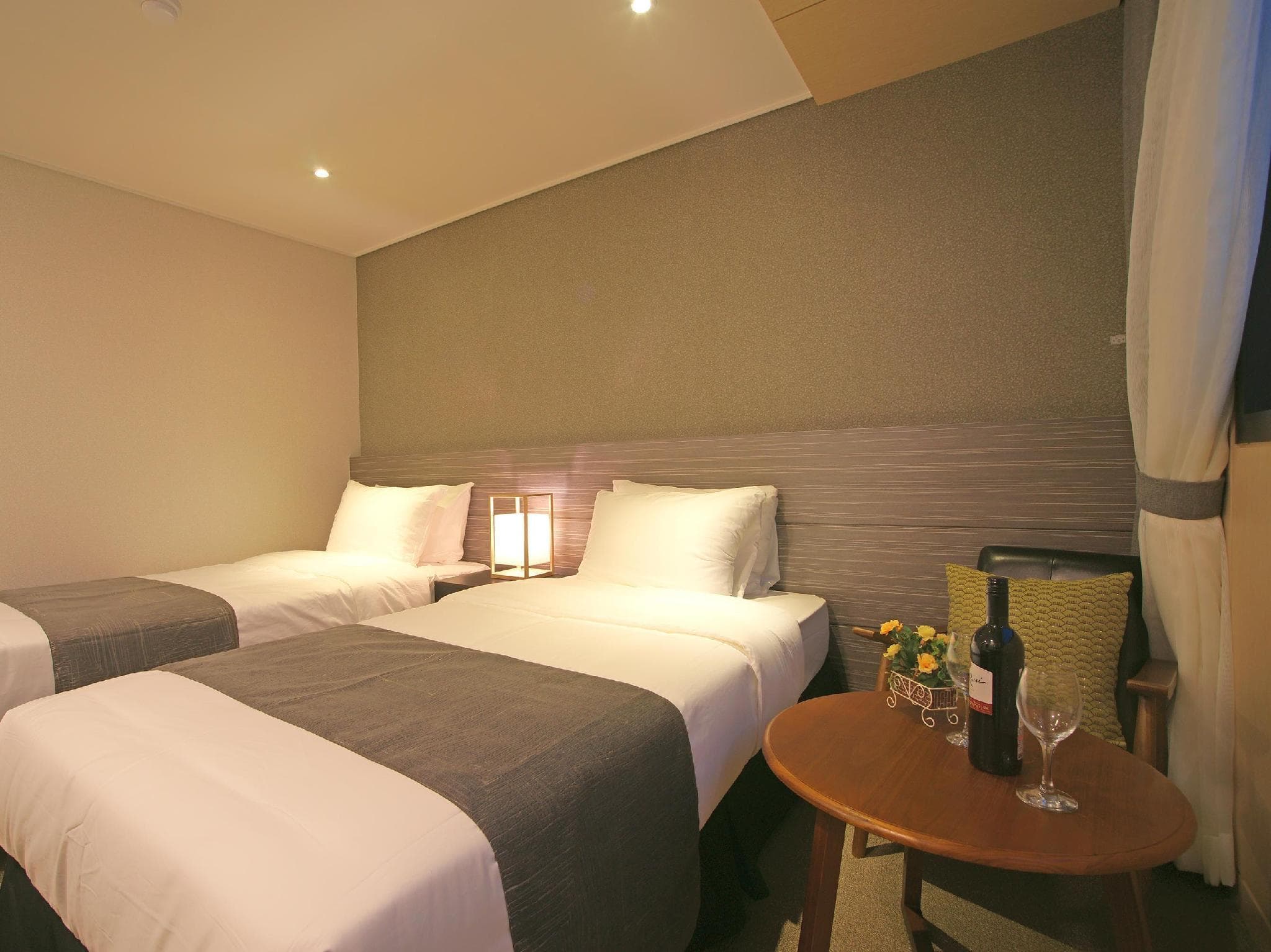 I Jin Hotel photo 2