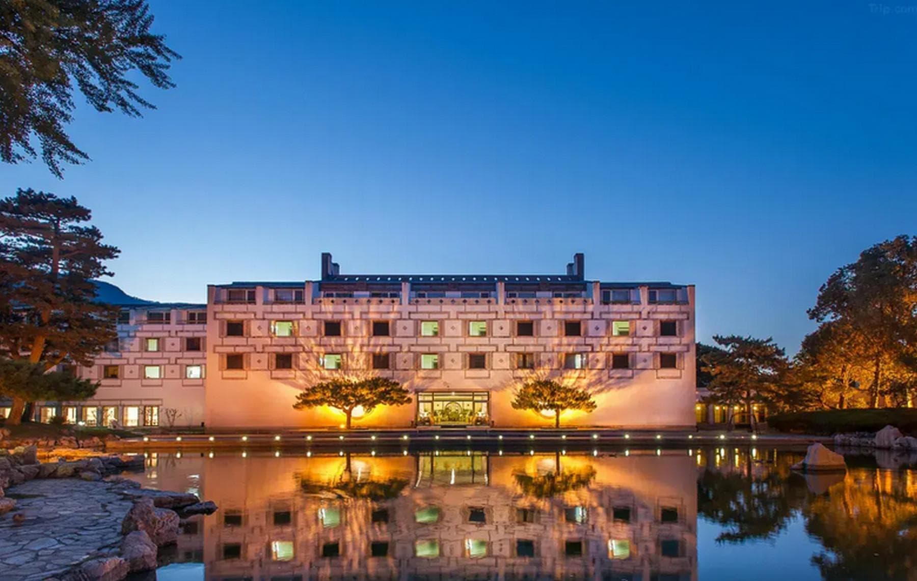 Fragrant Hill Hotel