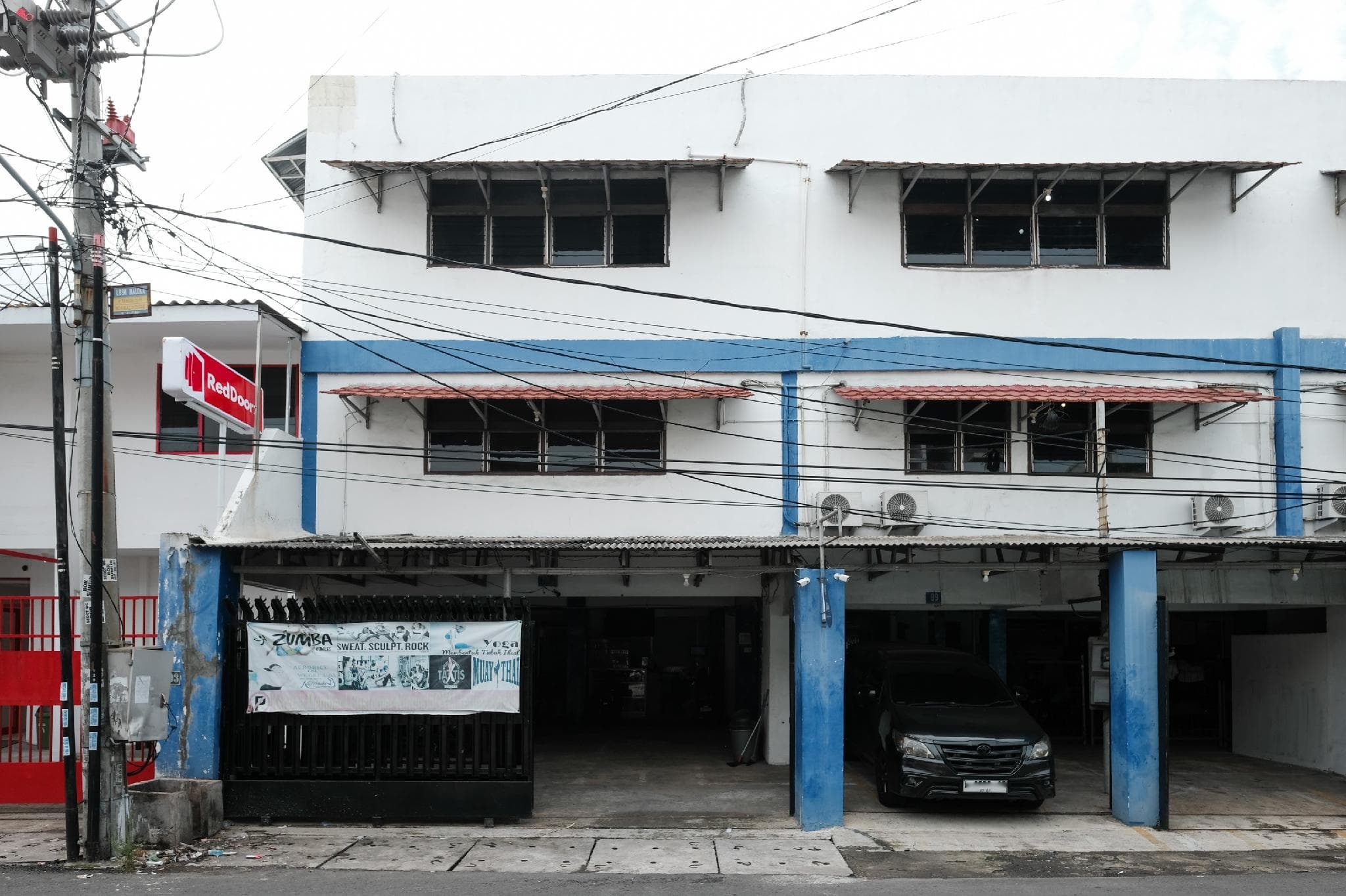 RedDoorz near RSUD dr. Soewandhie 2 photo 3